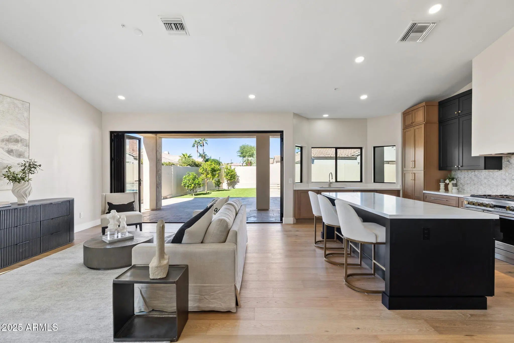 Photo of Listing #6926842