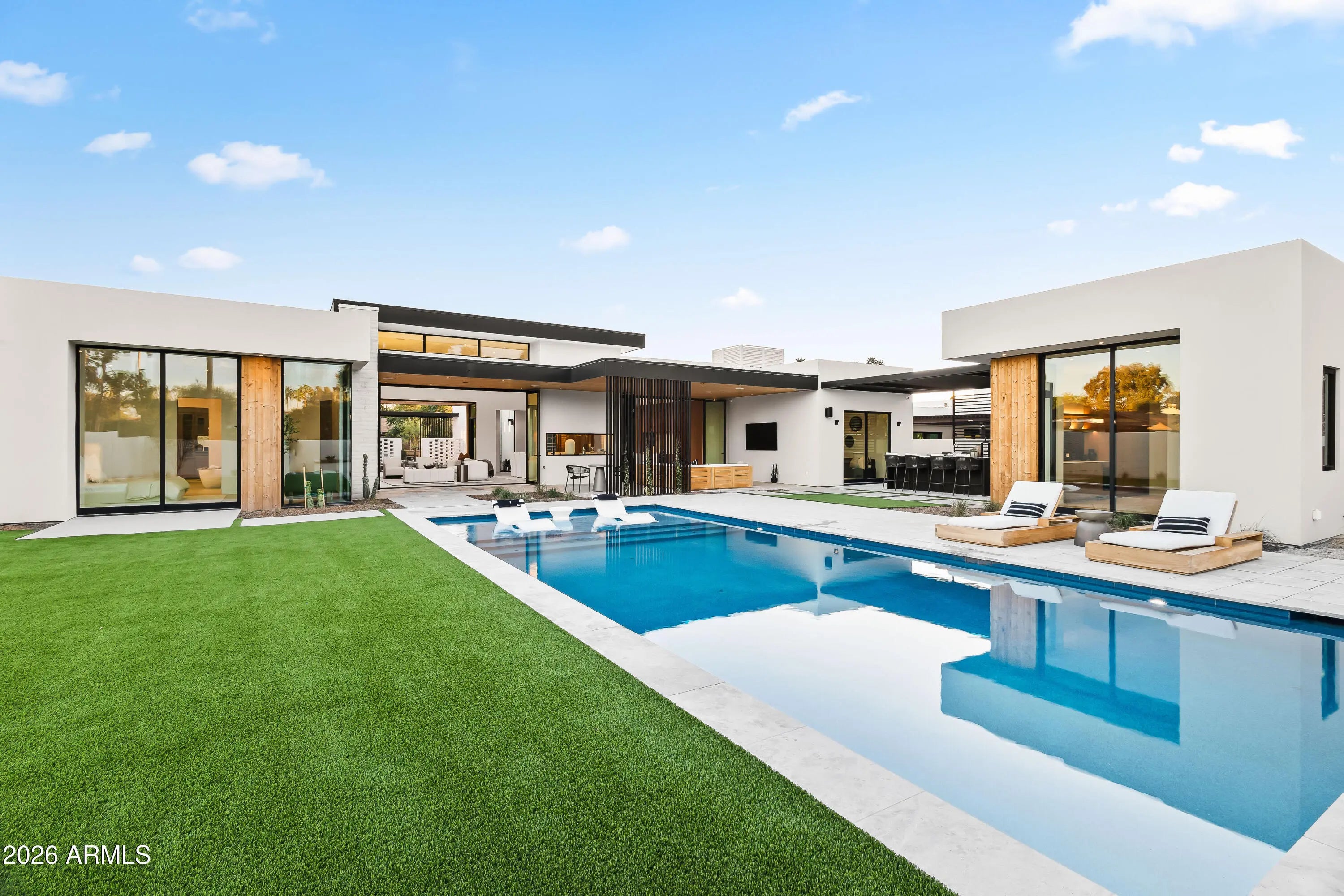 Photo of Listing #6878979