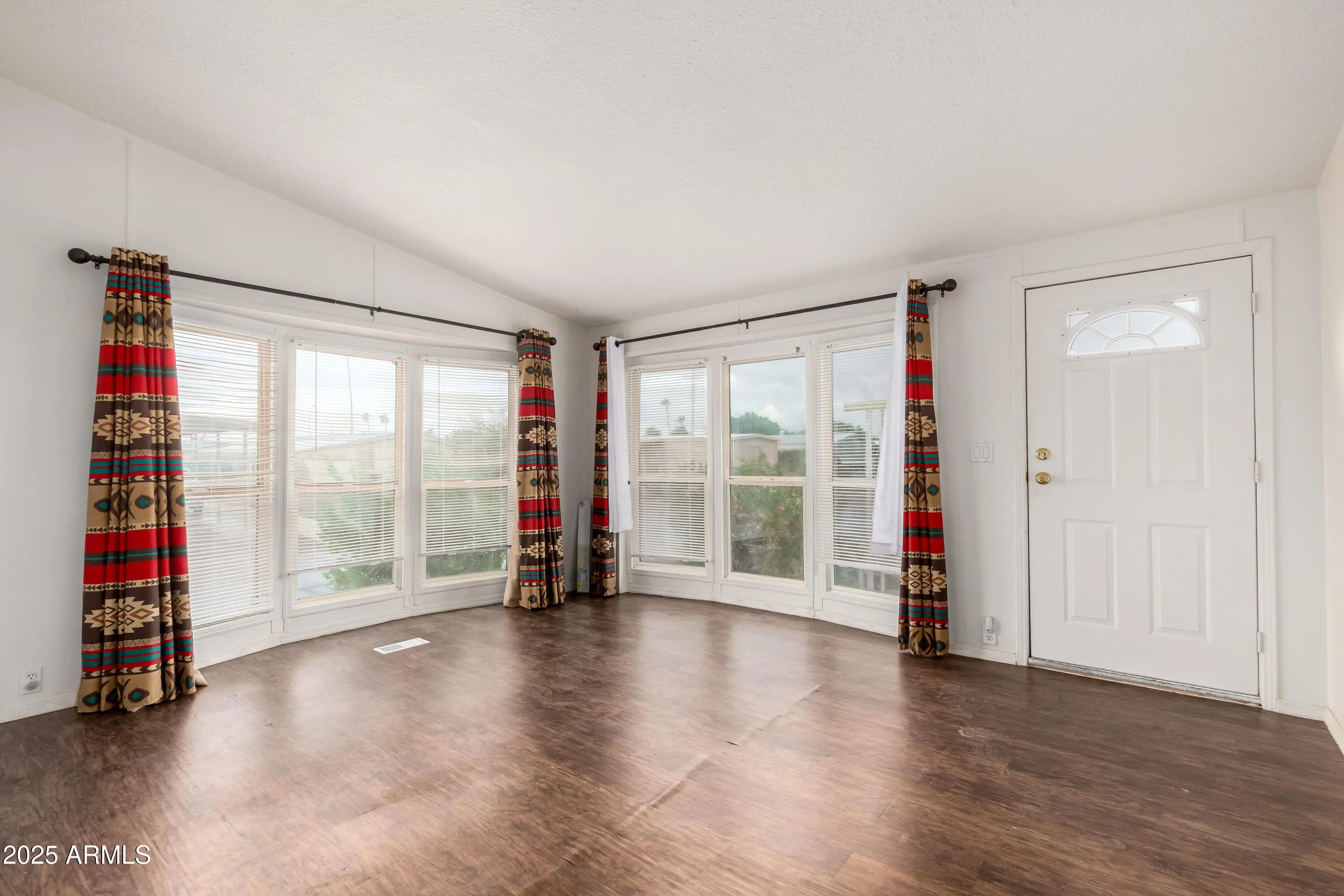 Photo of Listing #6875266