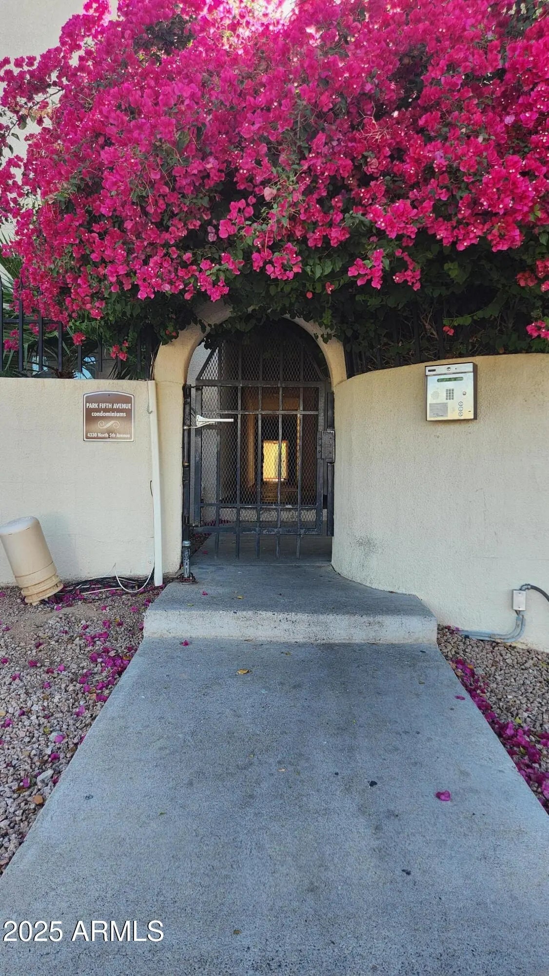 Photo of Listing #6876457