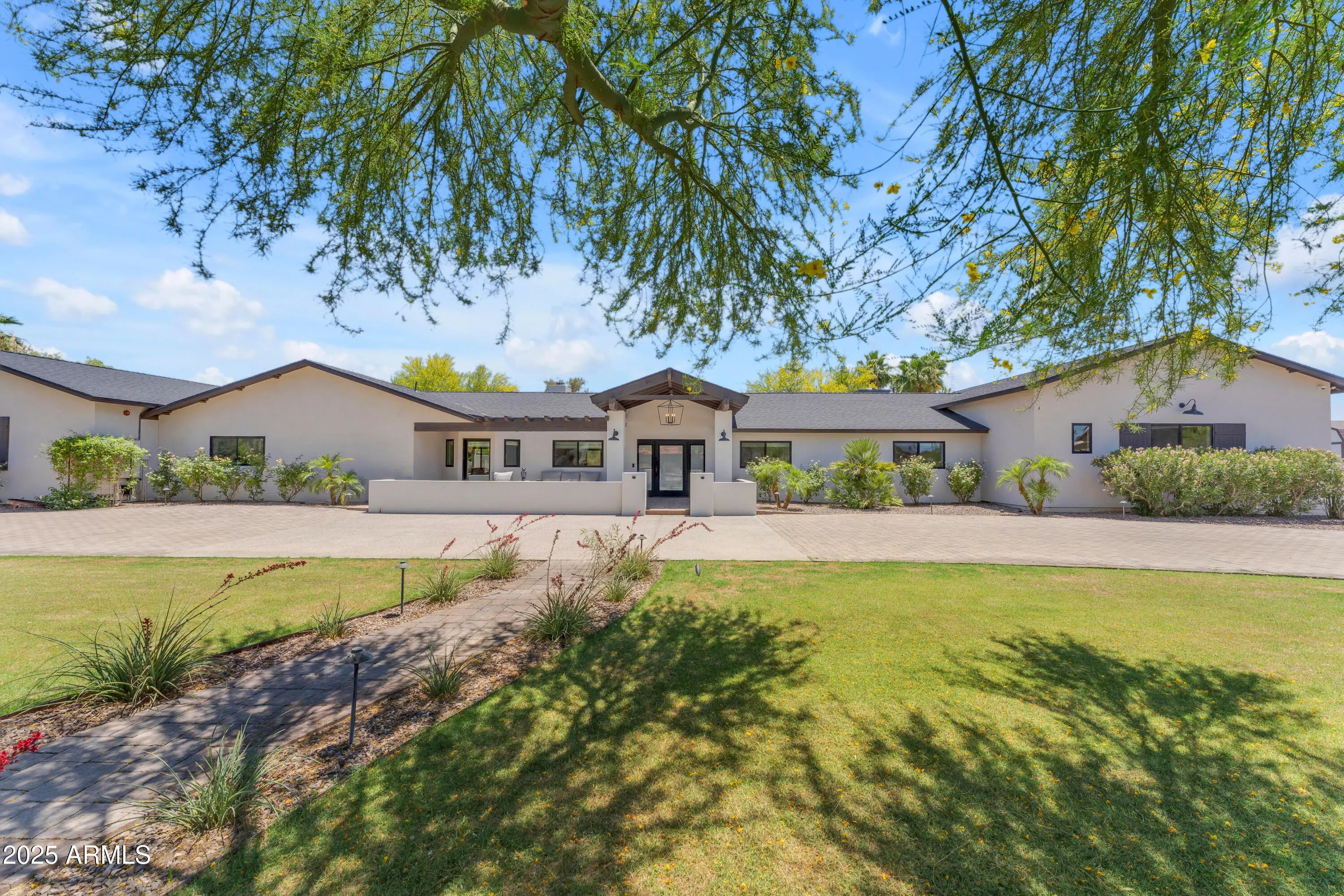 Photo of Listing #6881091