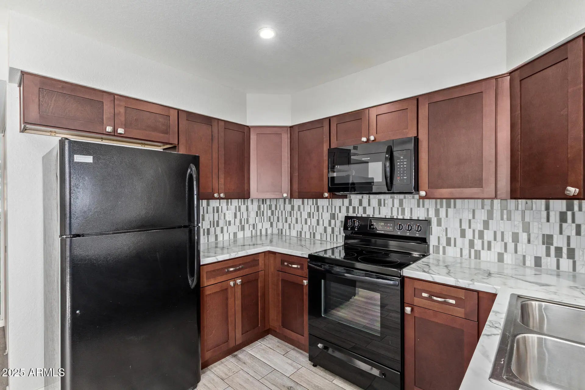 Photo of Listing #6877791