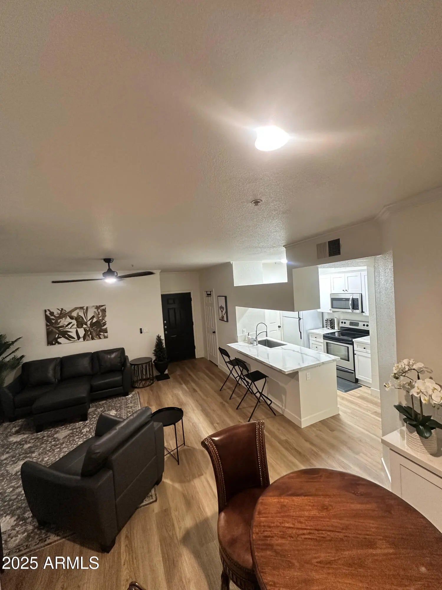 Photo of Listing #6877952