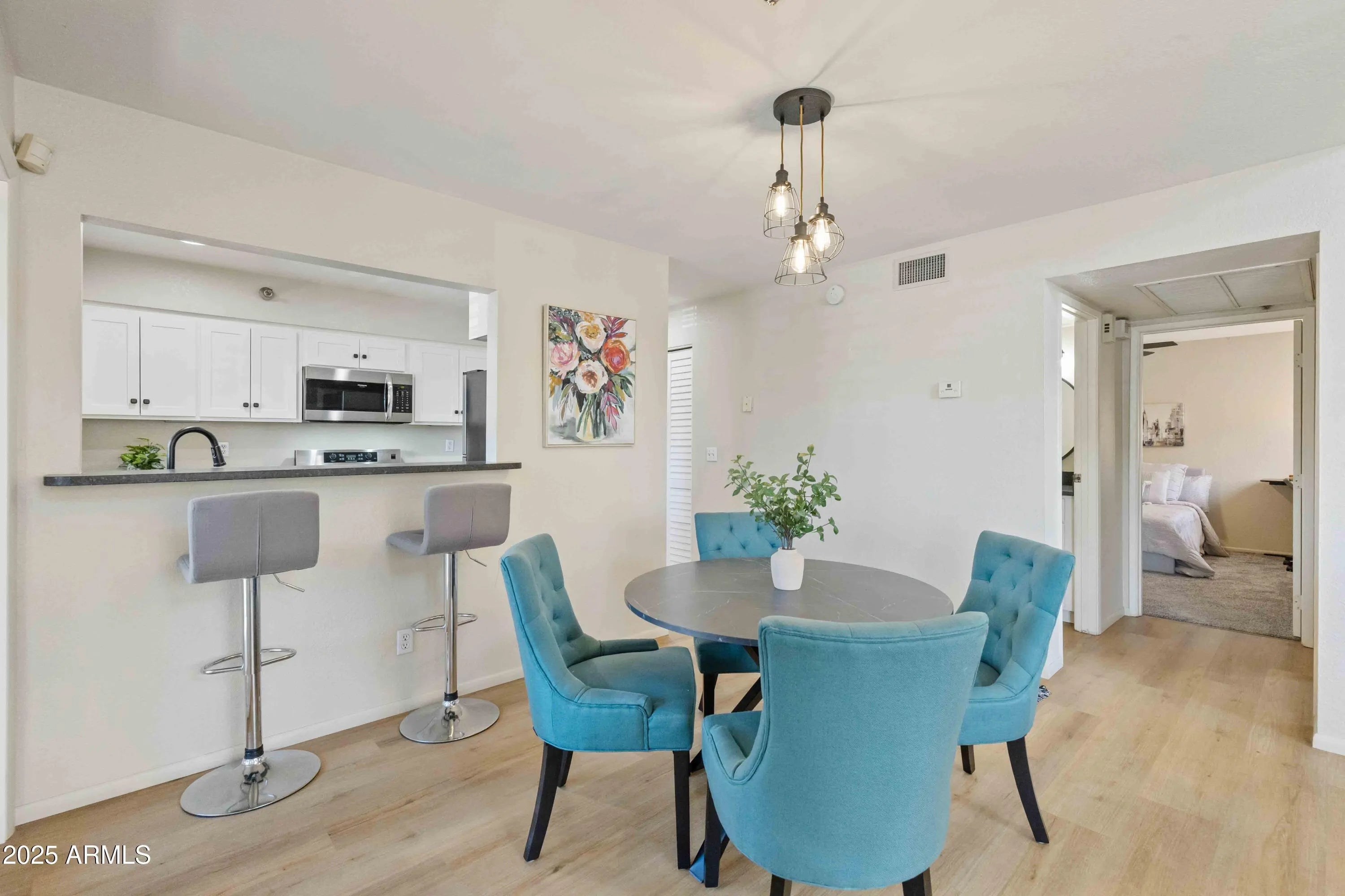 Photo of Listing #6886519