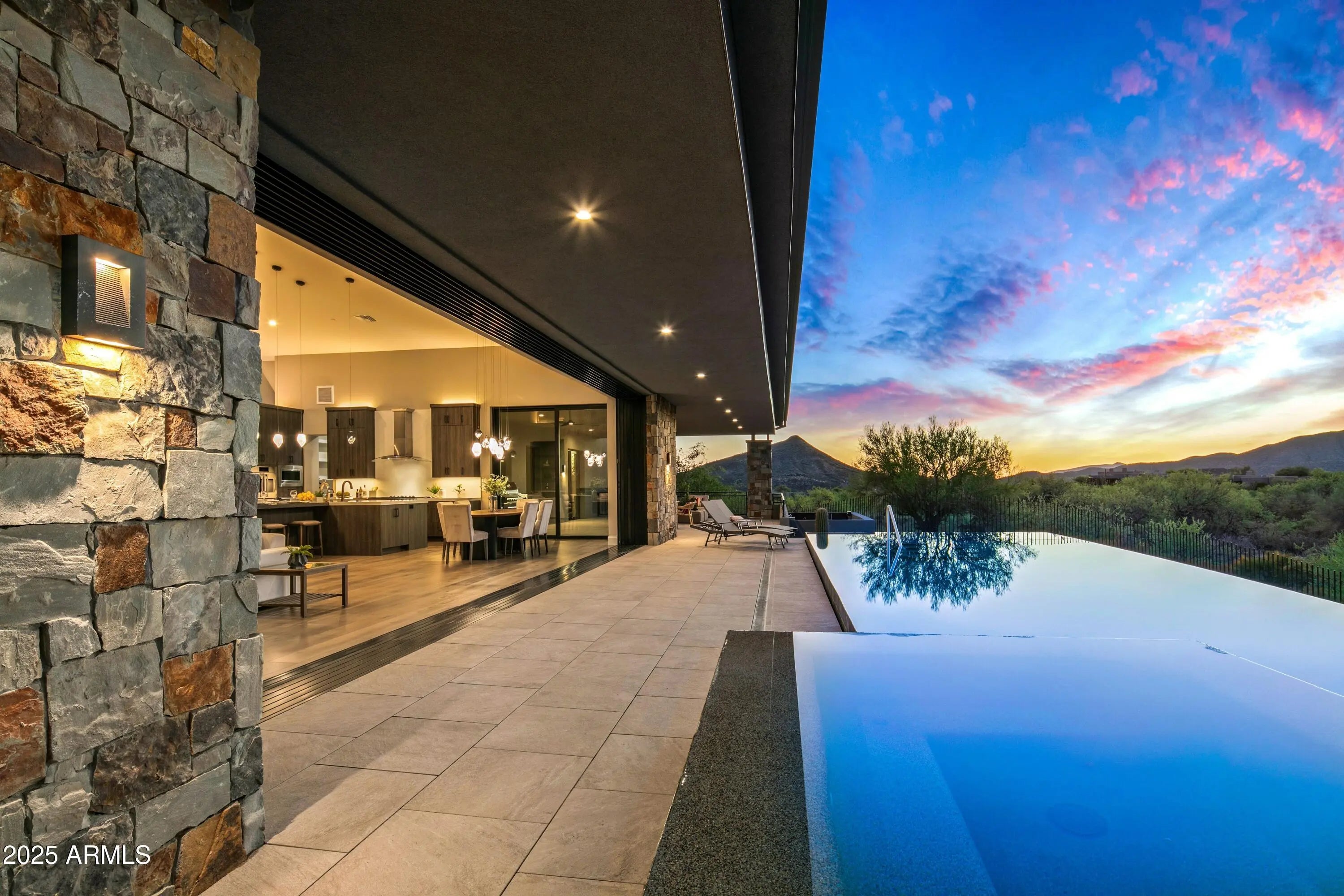 Photo of Listing #6892896