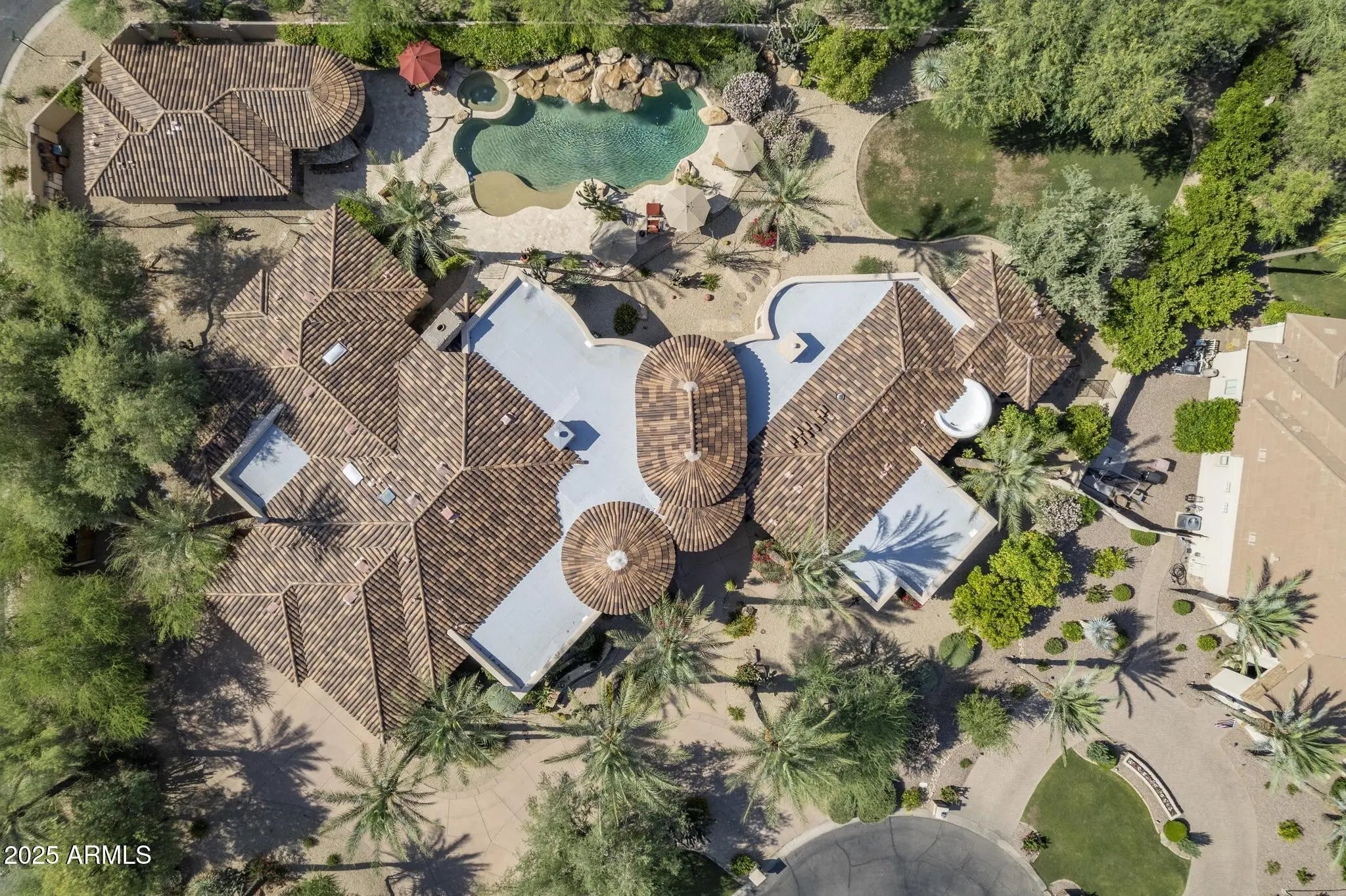 Photo of Listing #6879452