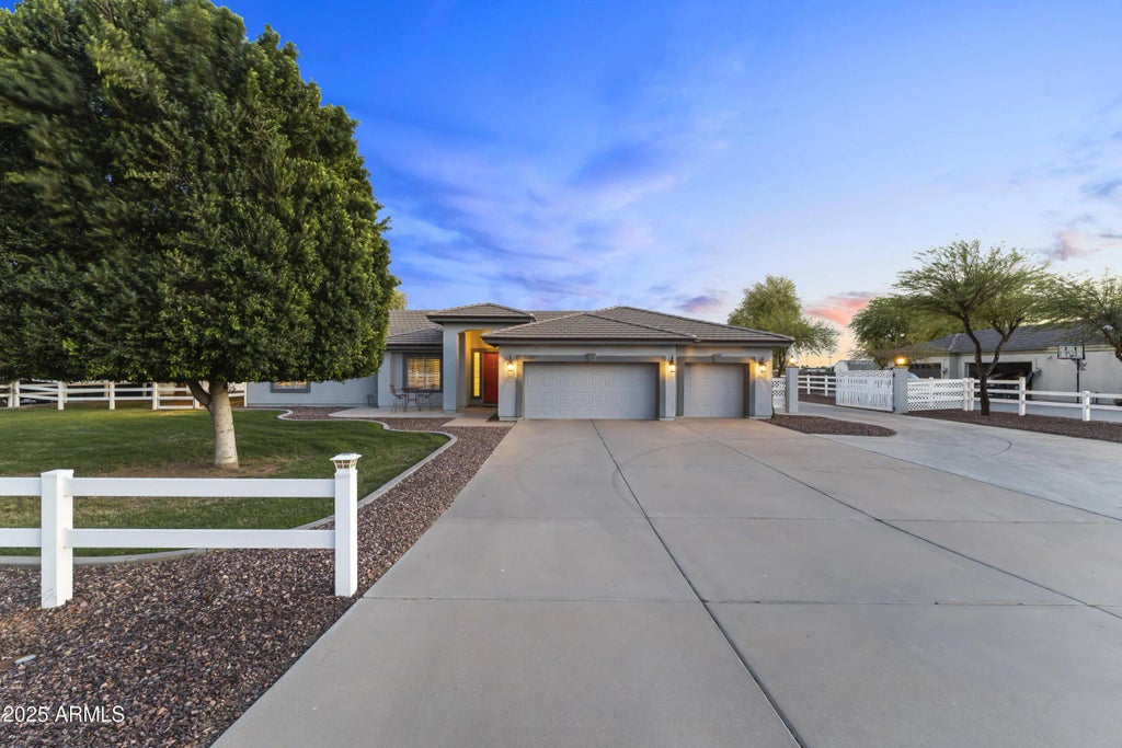 17809 W Claremont Street, Waddell