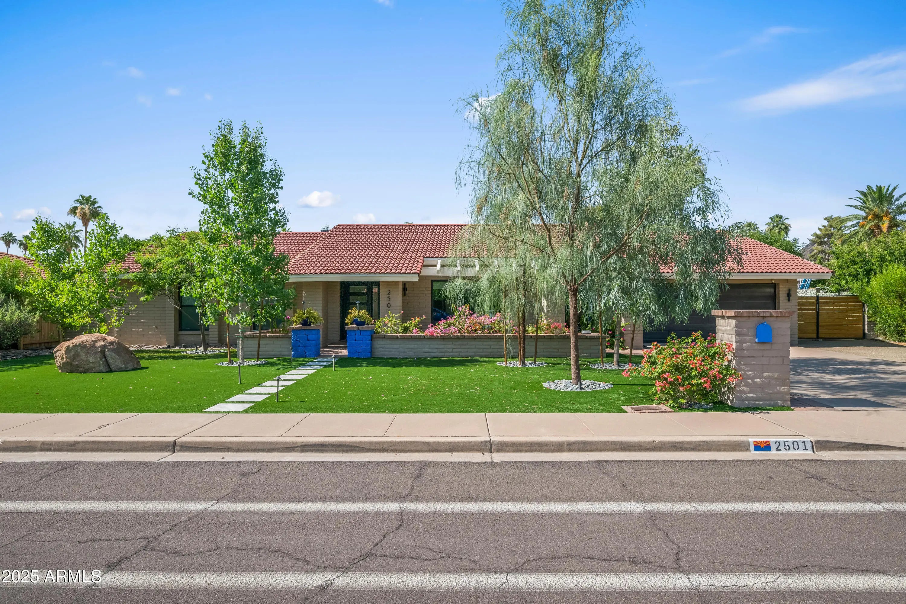 Photo of Listing #6915678