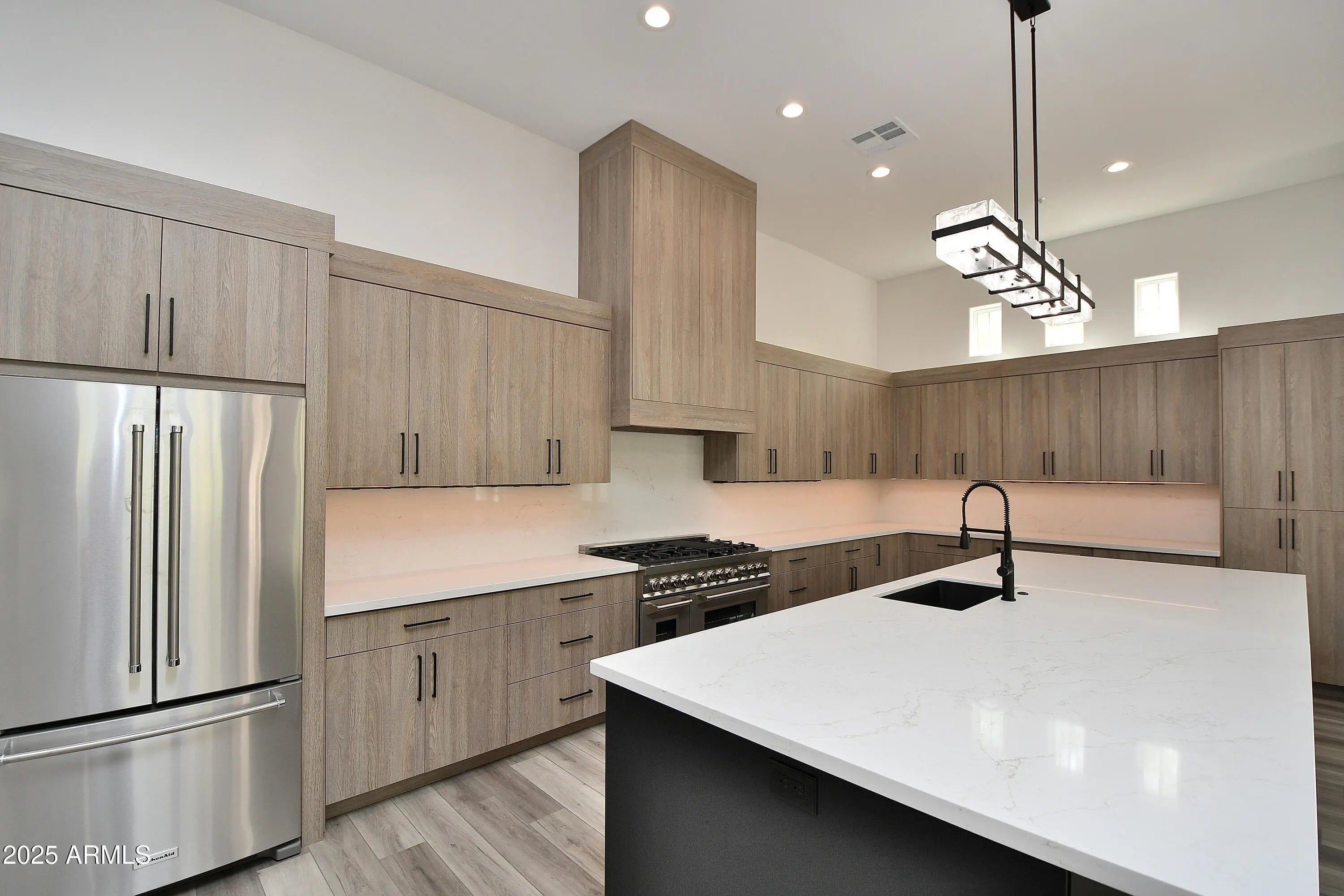 Photo of Listing #6878328