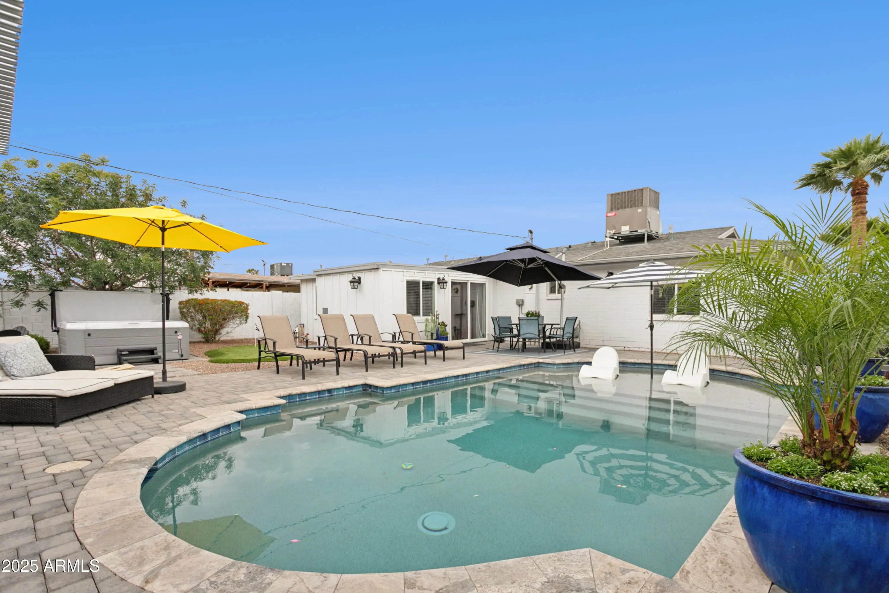 Photo of Listing #6878336