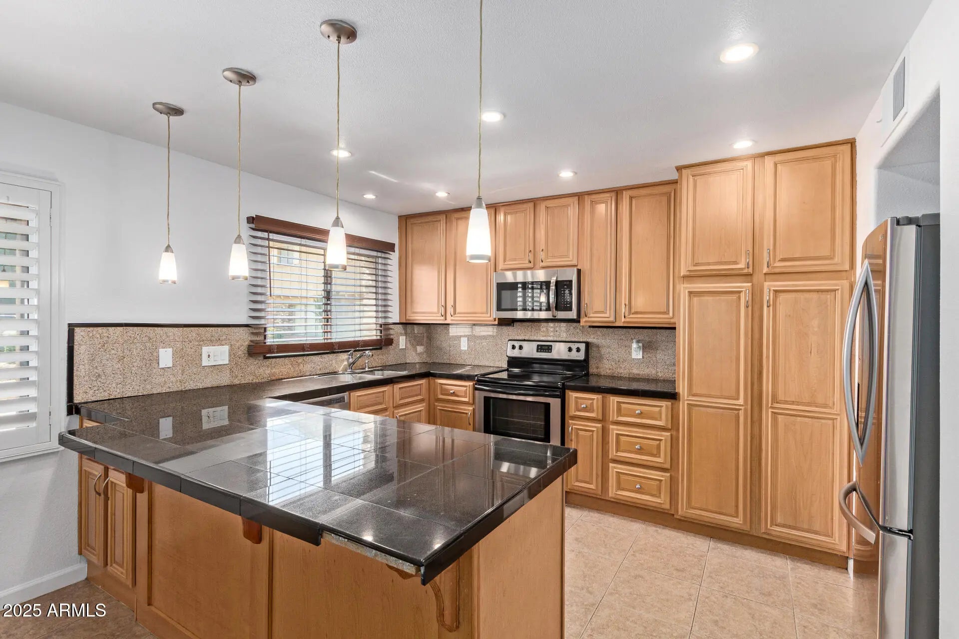 Photo of Listing #6879678