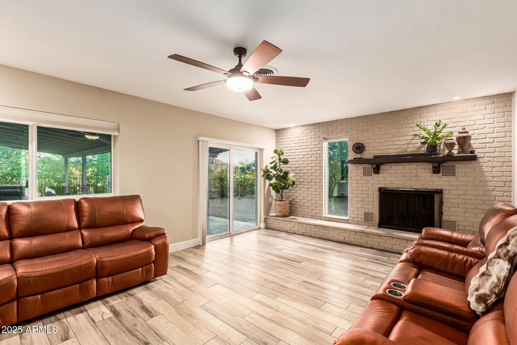 851 E Village Circle Drive N, Phoenix