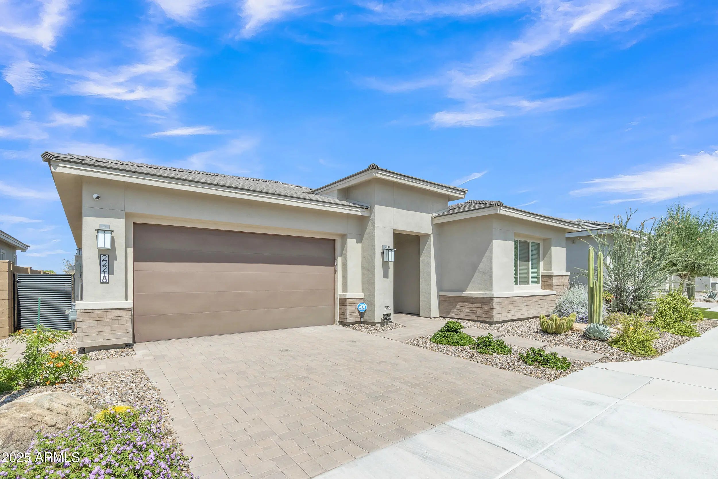 Photo of Listing #6878638