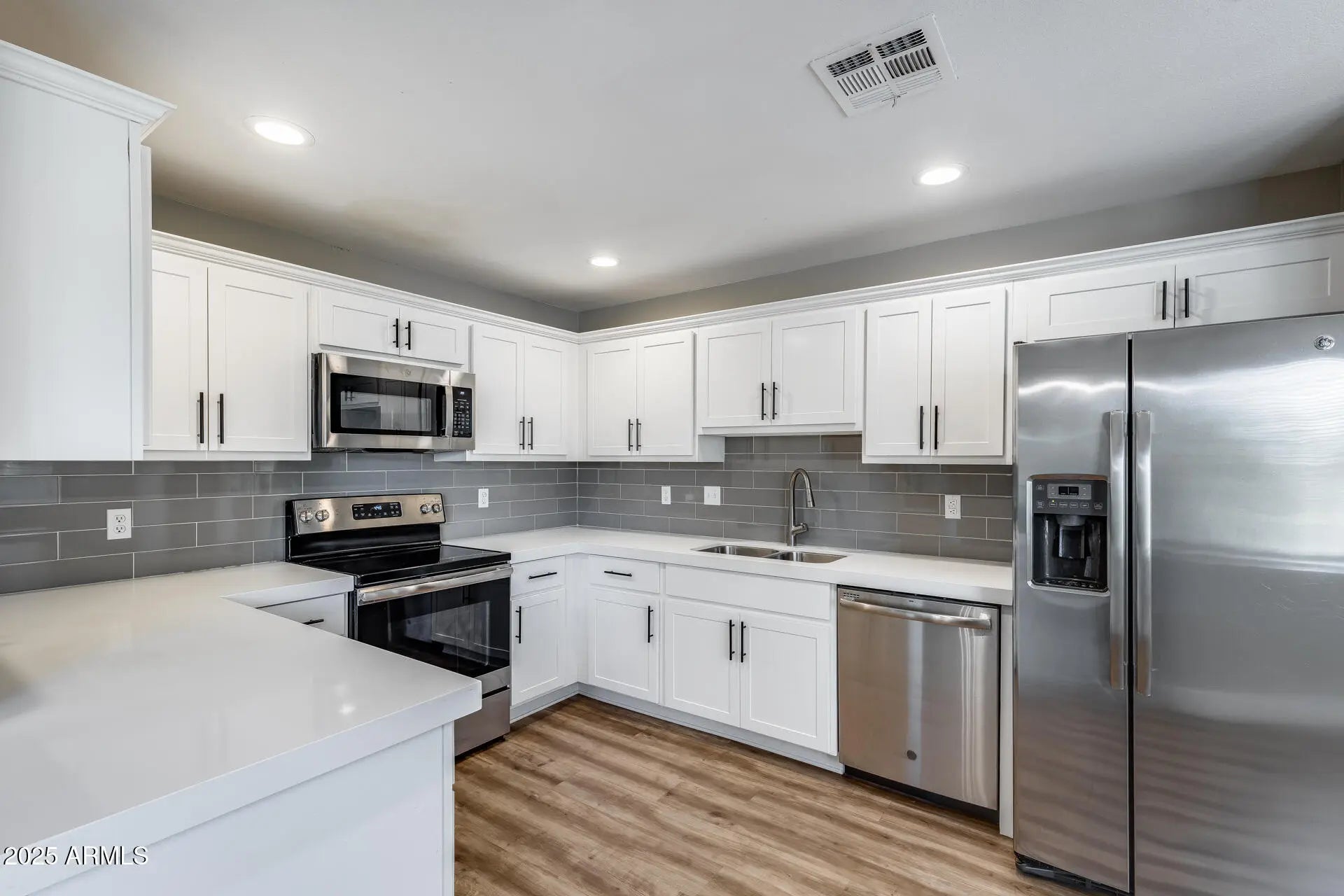 Photo of Listing #6888307