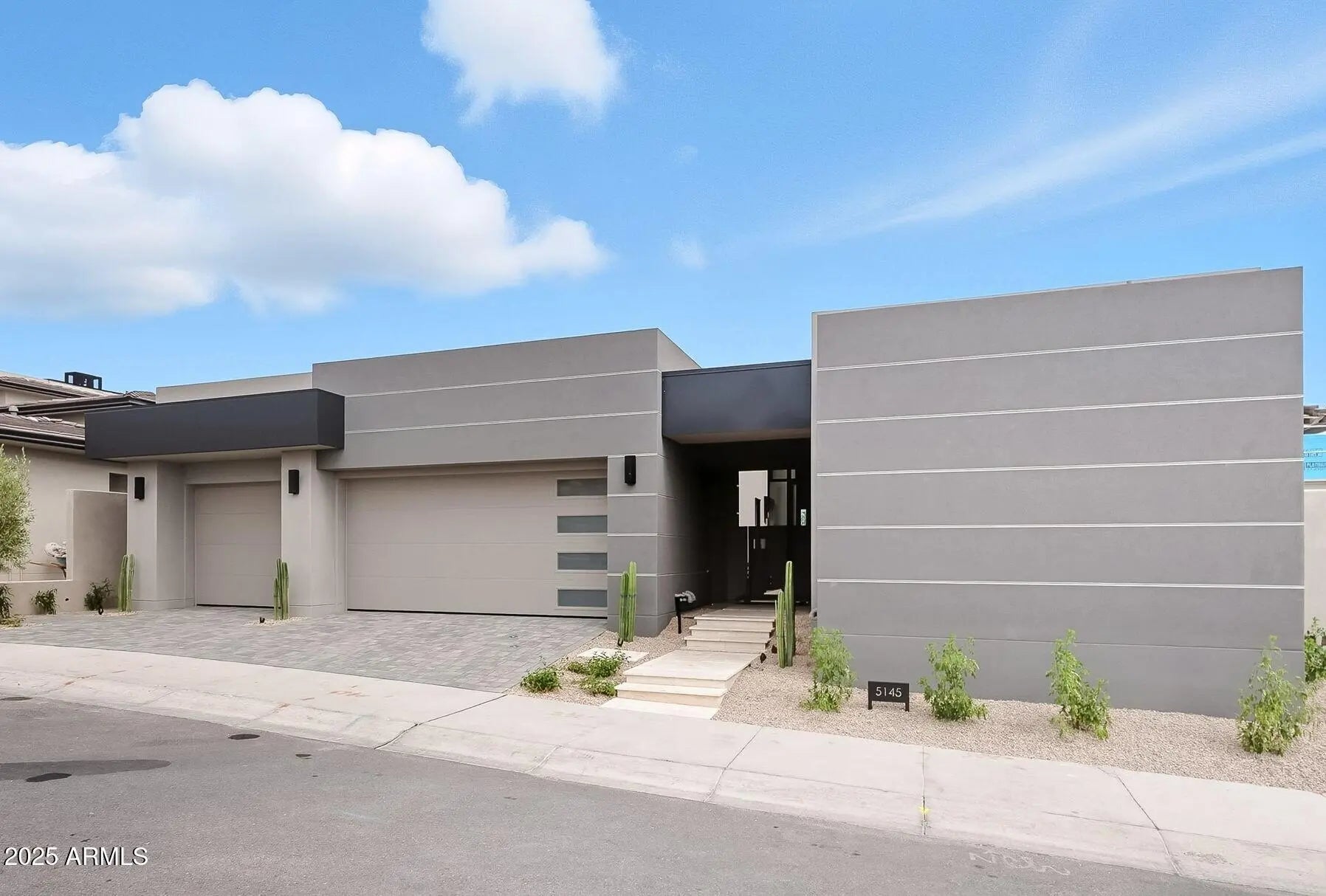 Photo of Listing #6880950