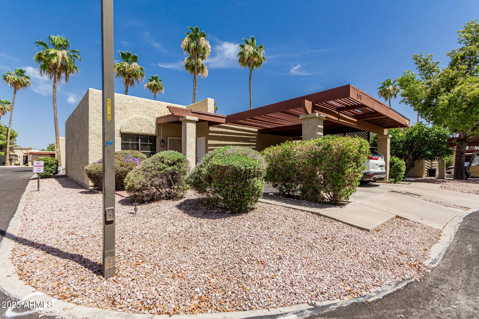 Photo of Listing #6879942