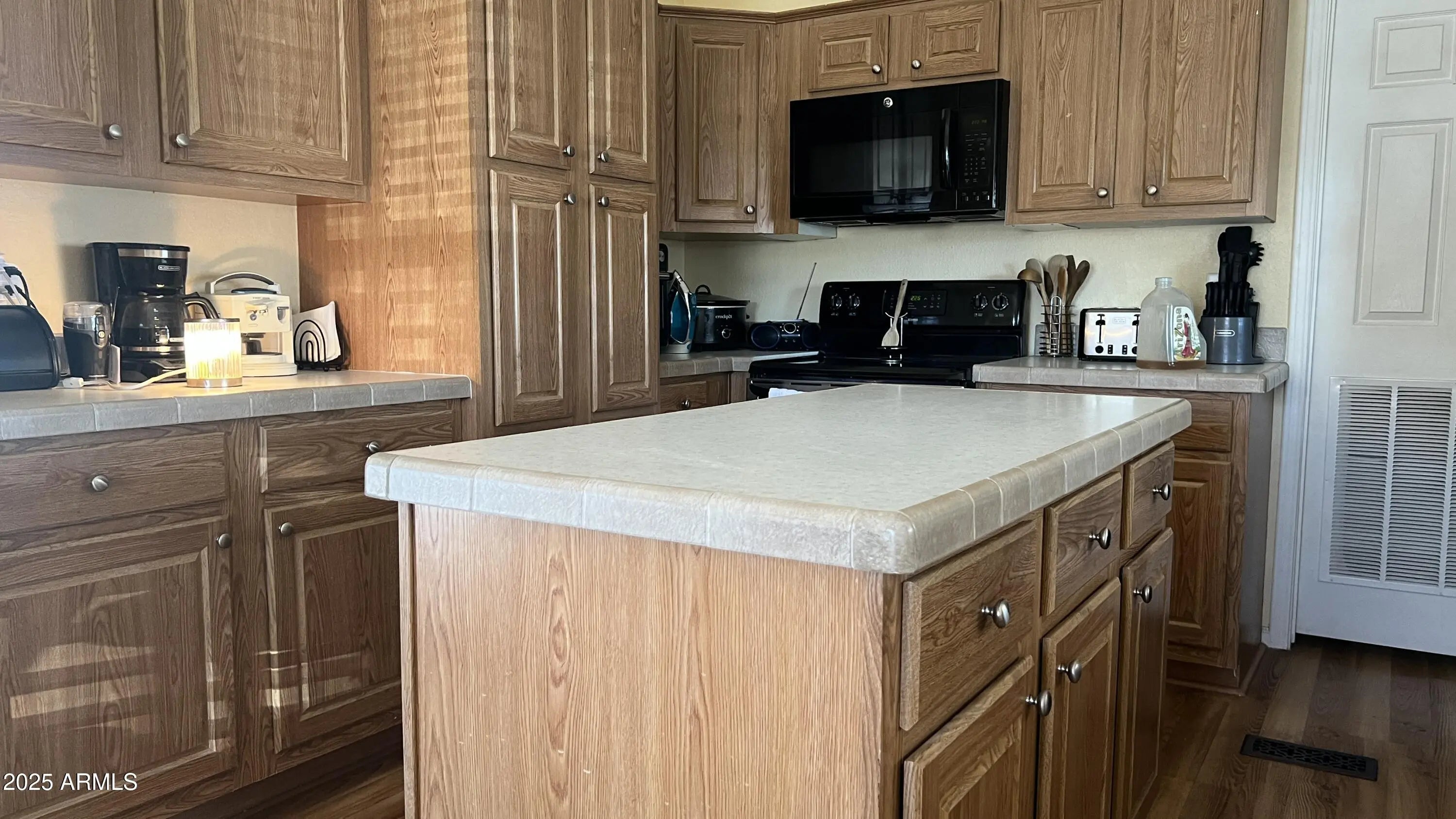 Photo of Listing #6880667