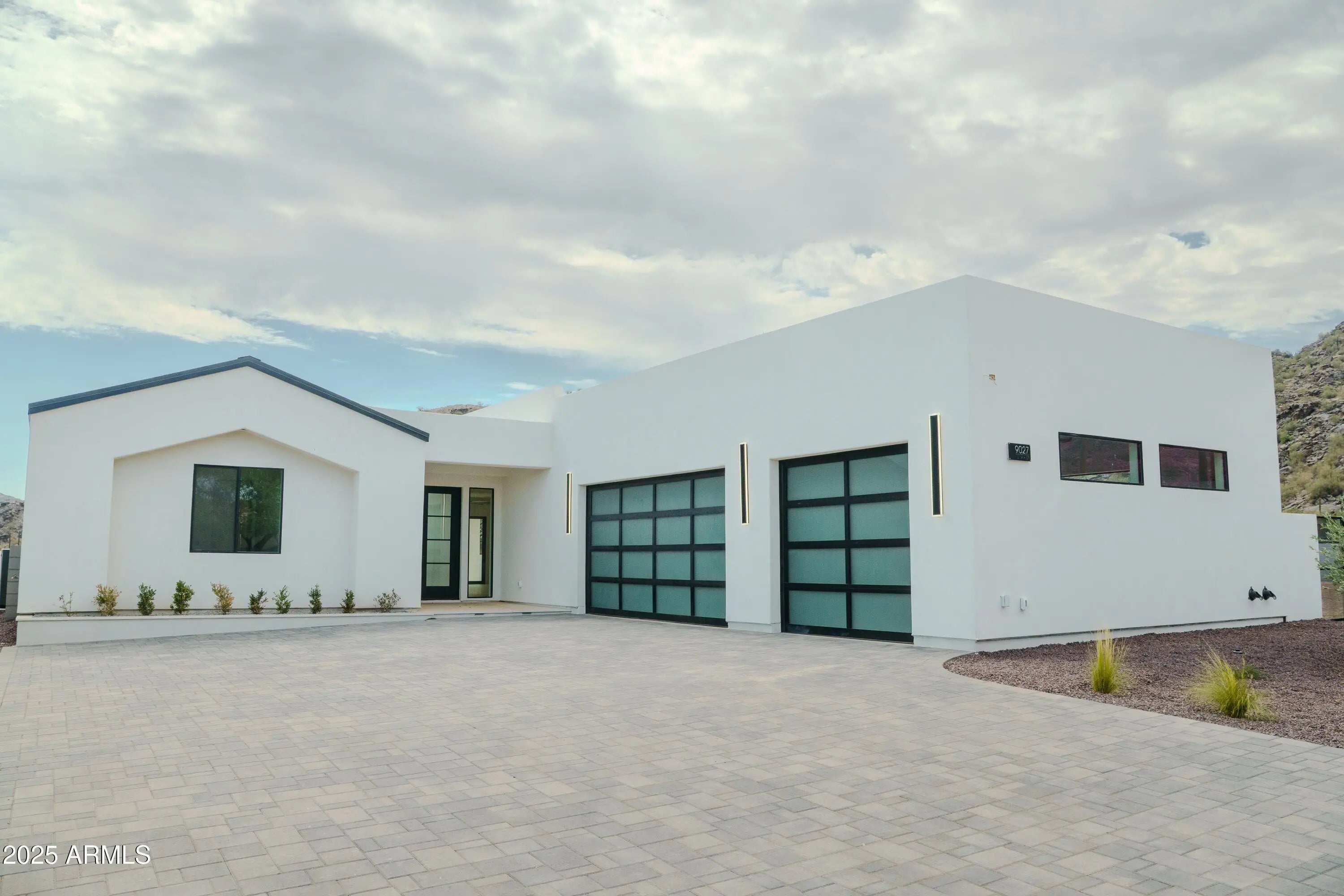 Photo of Listing #6880607