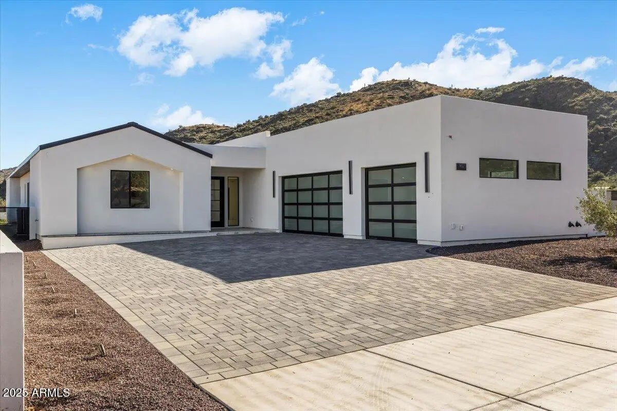 Photo of Listing #6880607