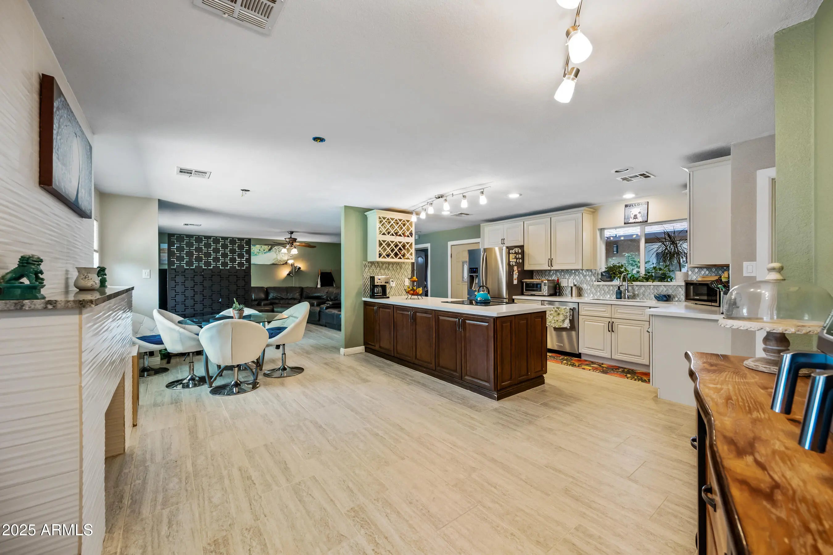 Photo of Listing #6881814