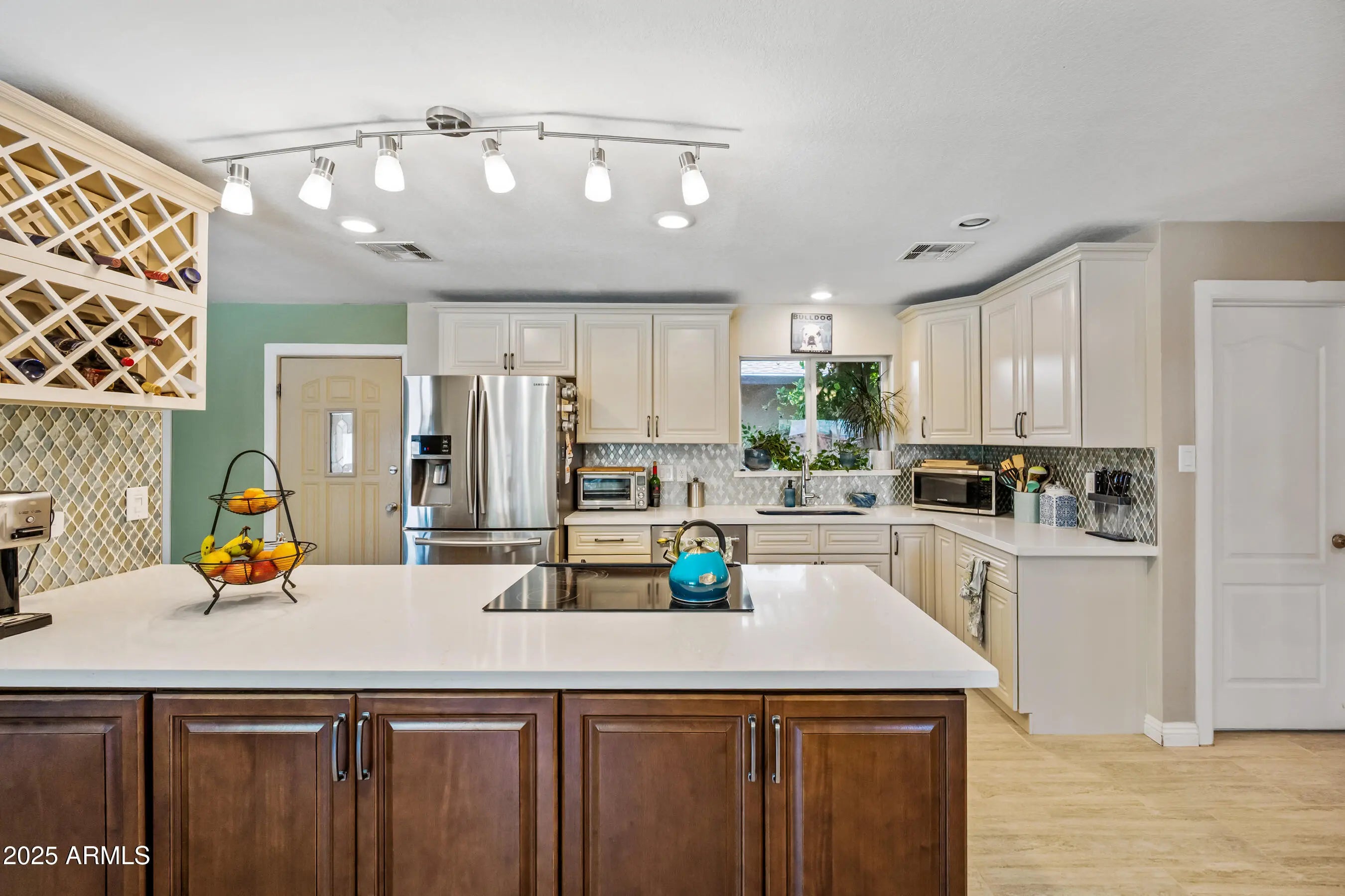 Photo of Listing #6881814