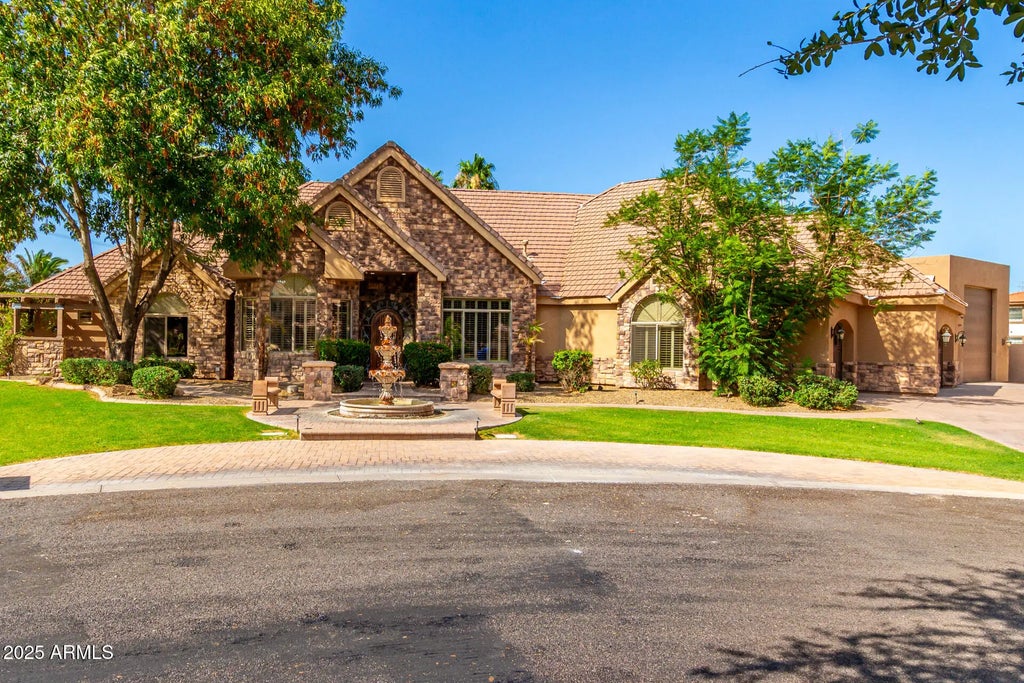 2558 E Page Court, Gilbert