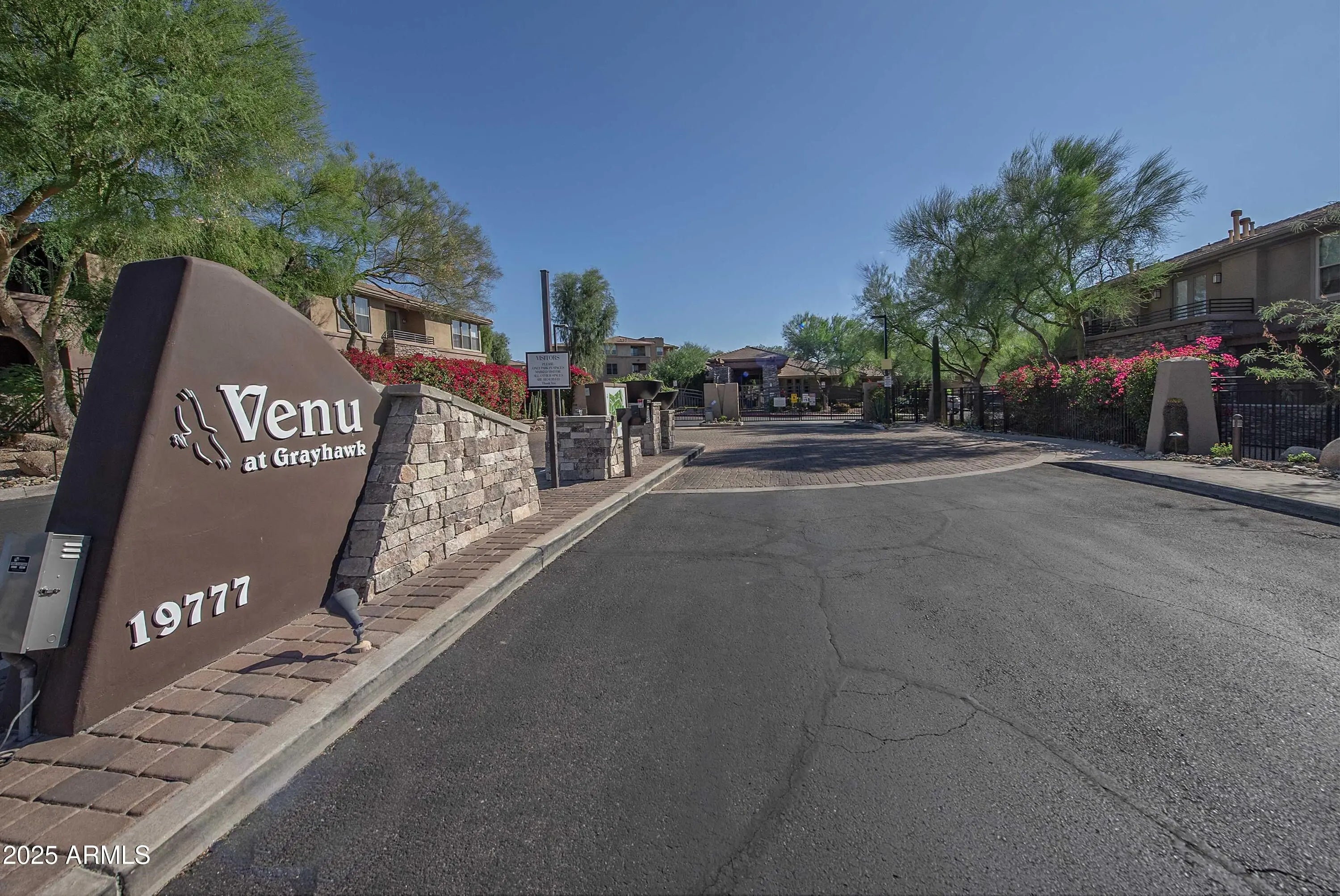 Photo of Listing #6881033