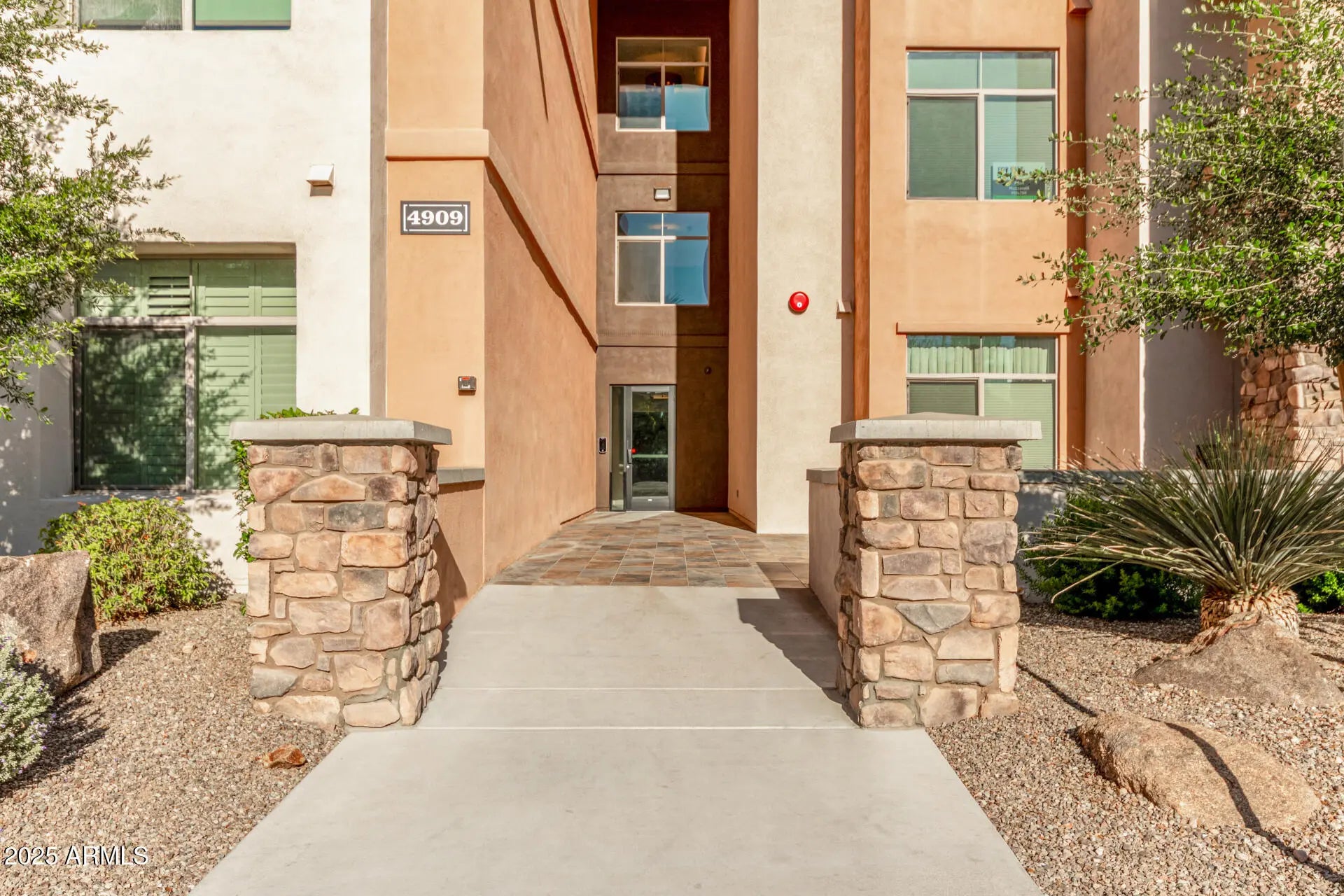 Photo of Listing #6881282