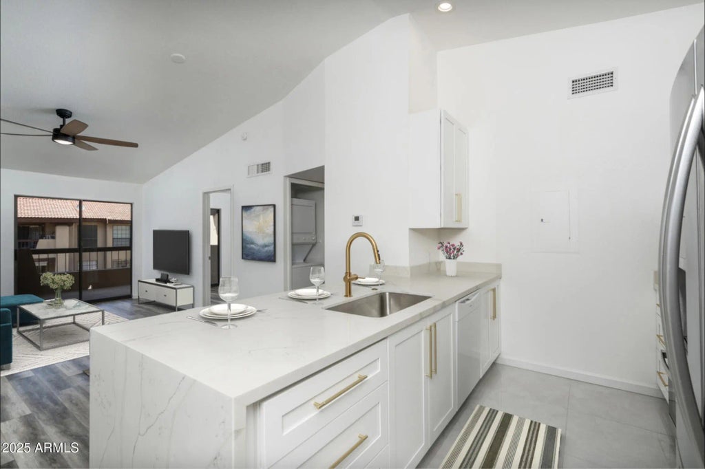 1351 N Pleasant Drive (unit 2011), Chandler