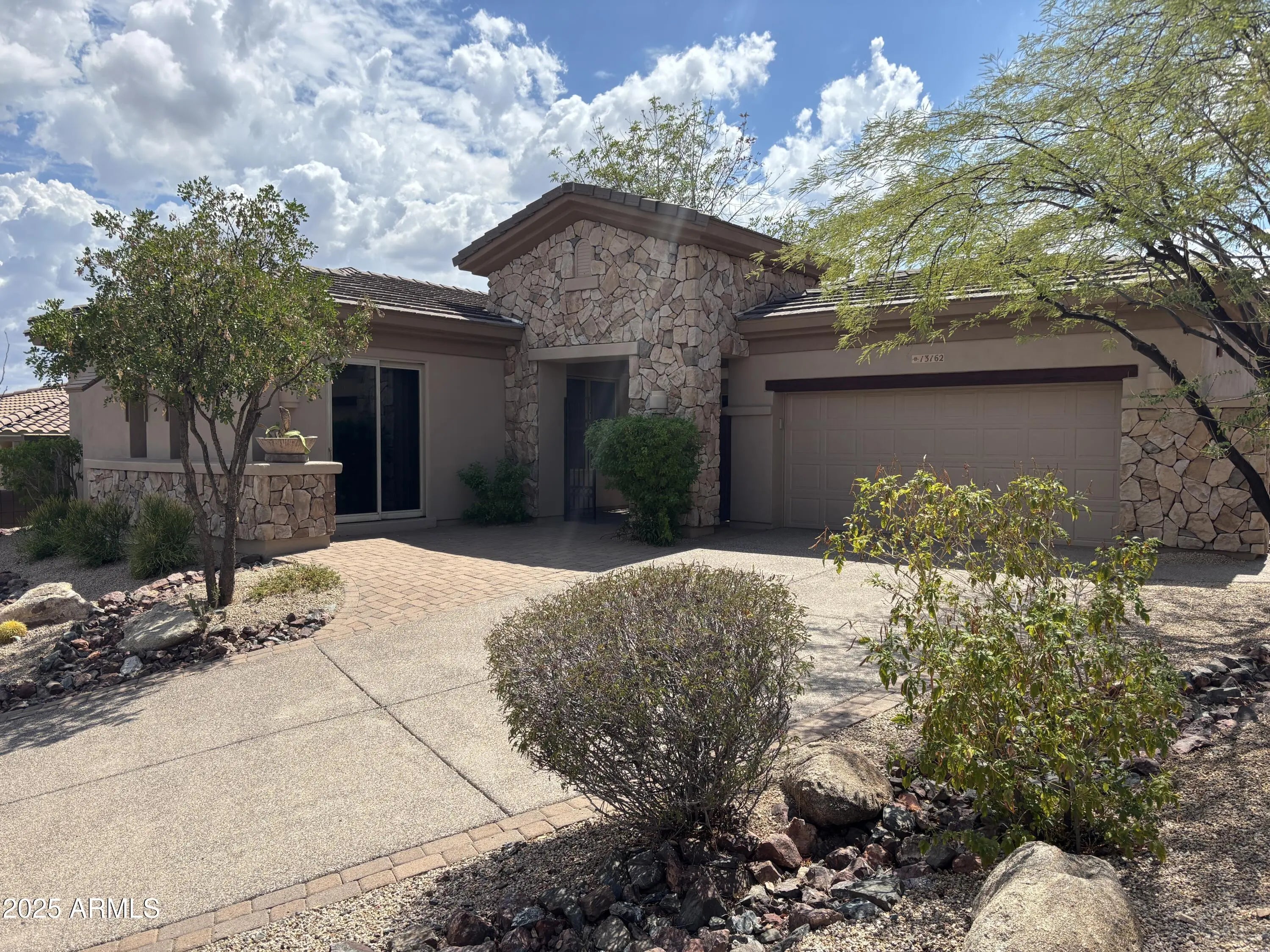 Photo of Listing #6882947