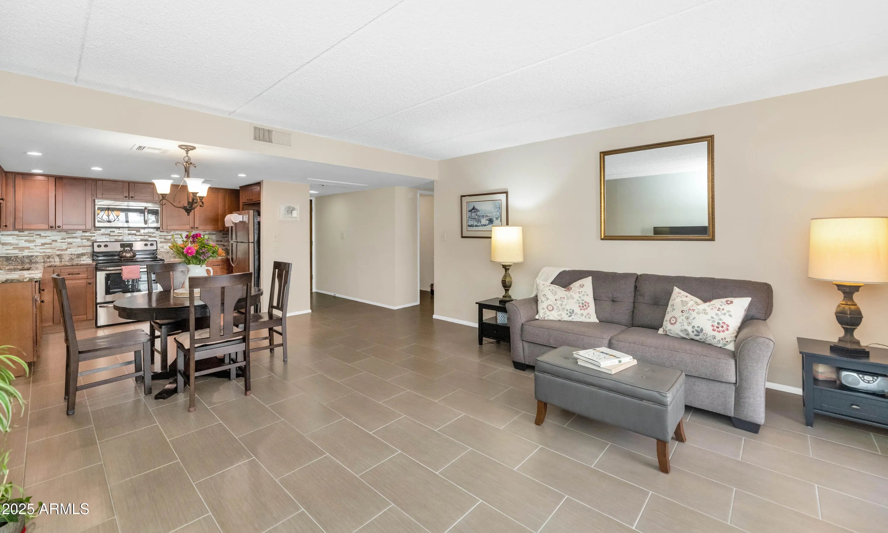 Photo of Listing #6882052