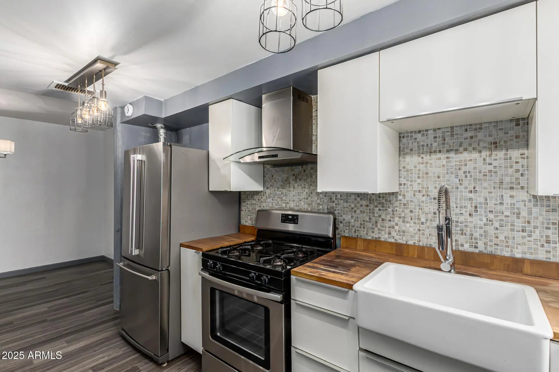 Photo of Listing #6882297