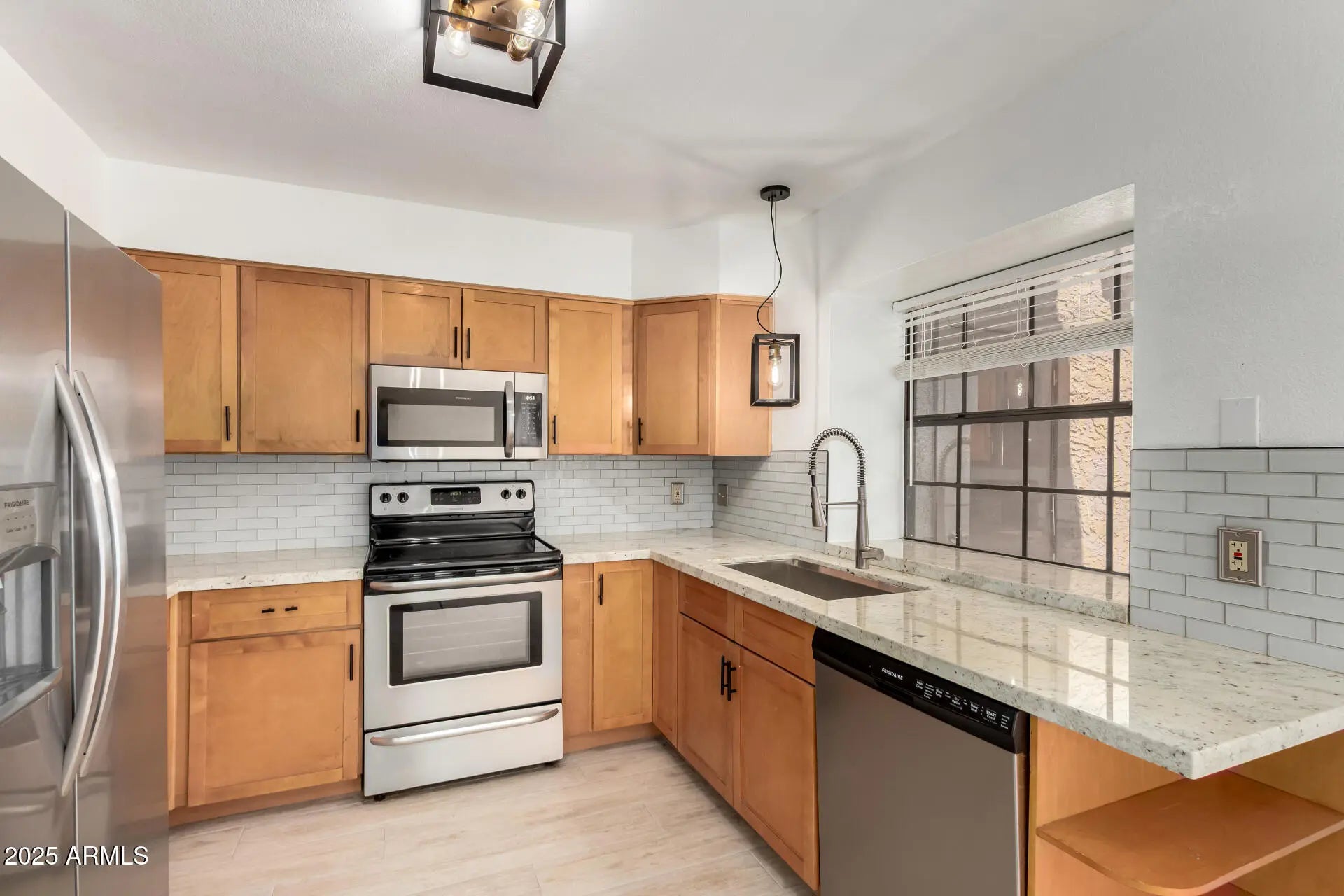 Photo of Listing #6883121