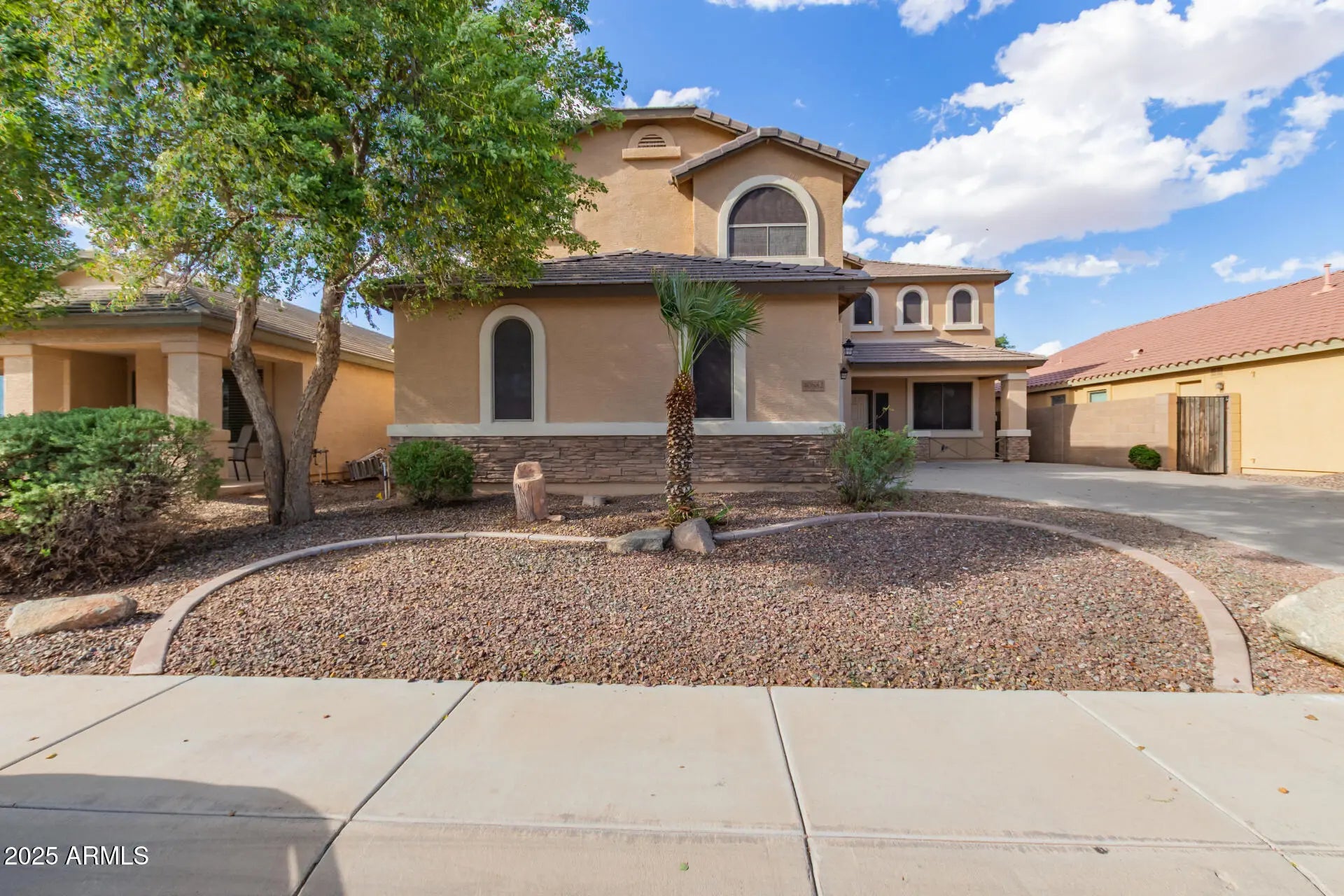 Photo of Listing #6889327