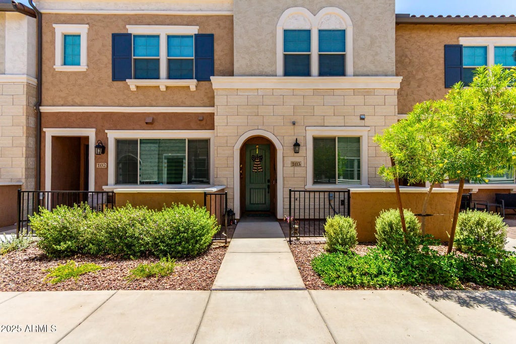 1852 E Chelsea Lane (unit 103), Gilbert