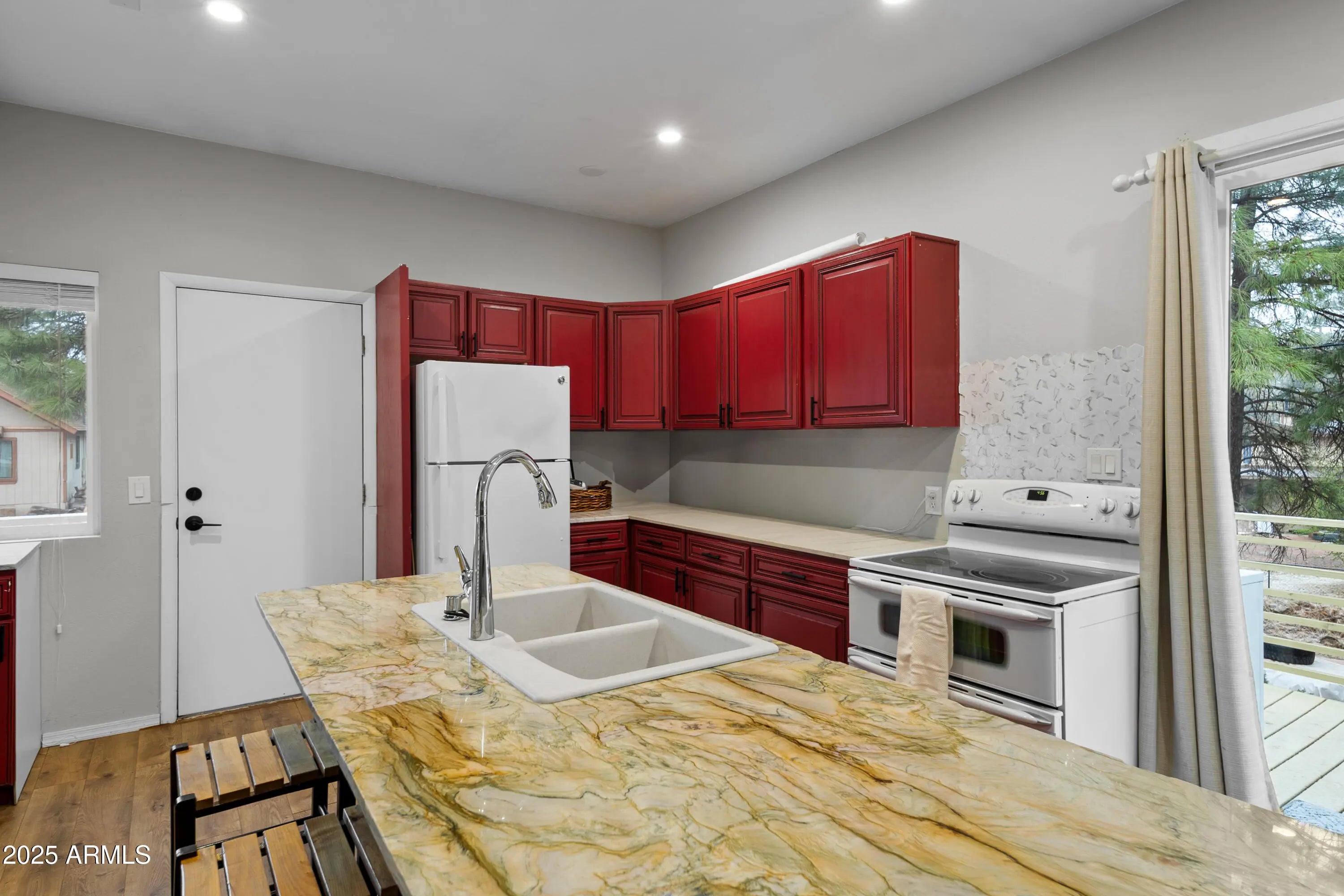 Photo of Listing #6887292