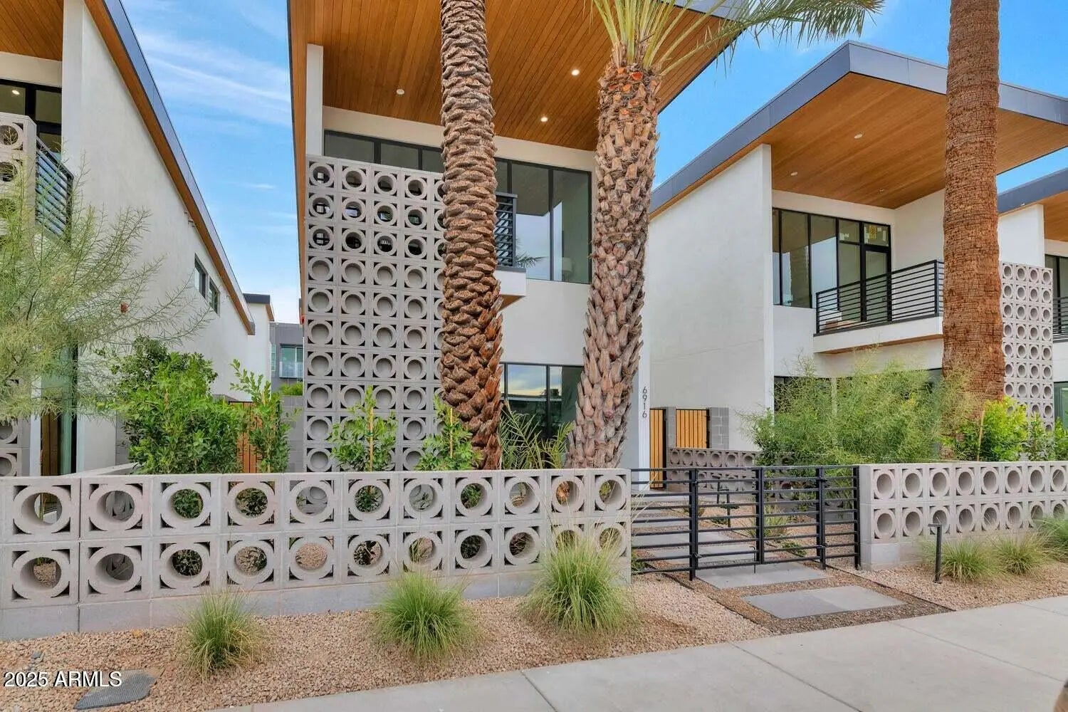 Photo of Listing #6885092