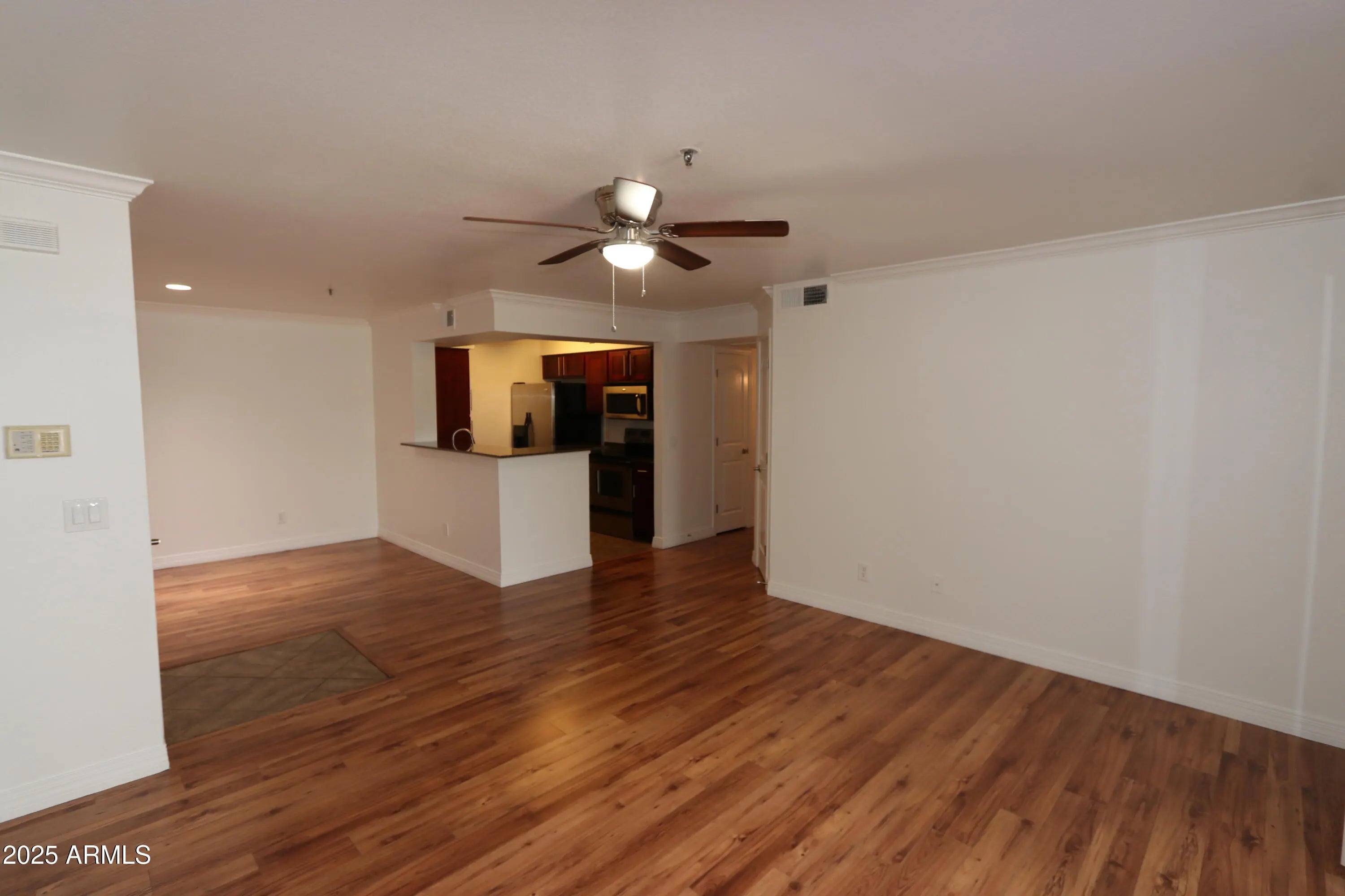 Photo of Listing #6885544