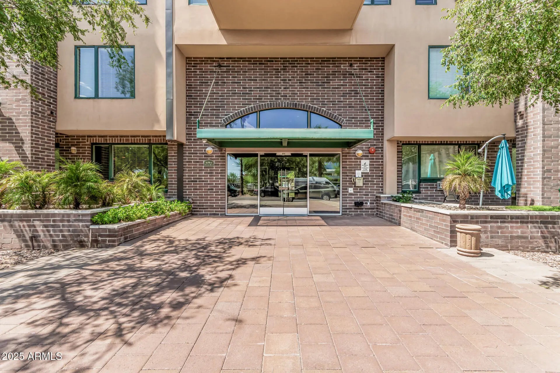 Photo of Listing #6886344