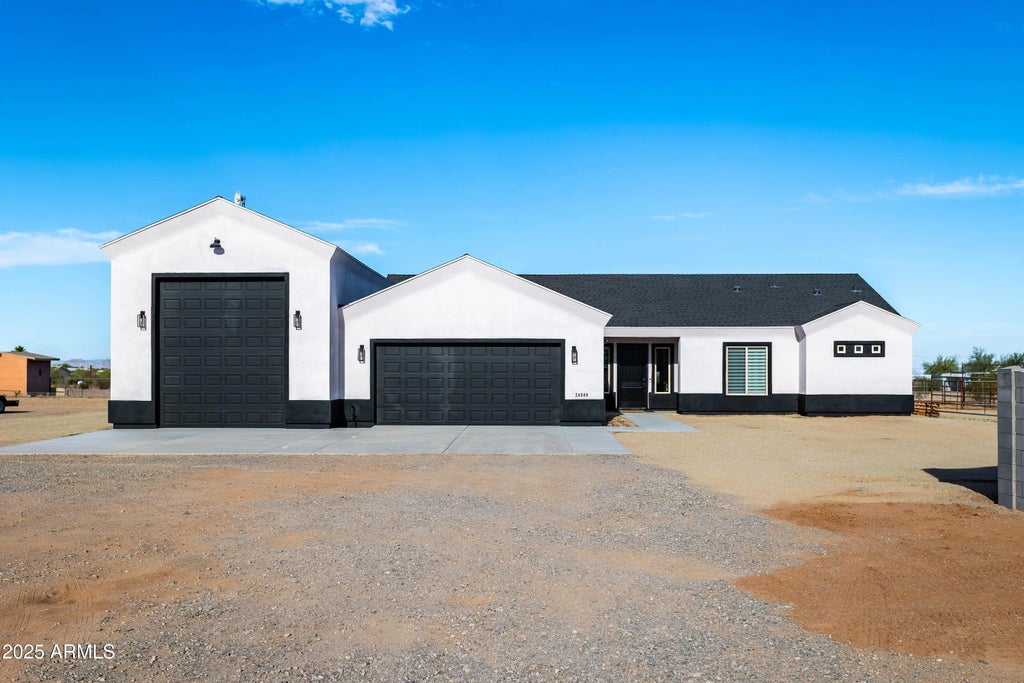 24009 W Redbird Road W, Wittmann