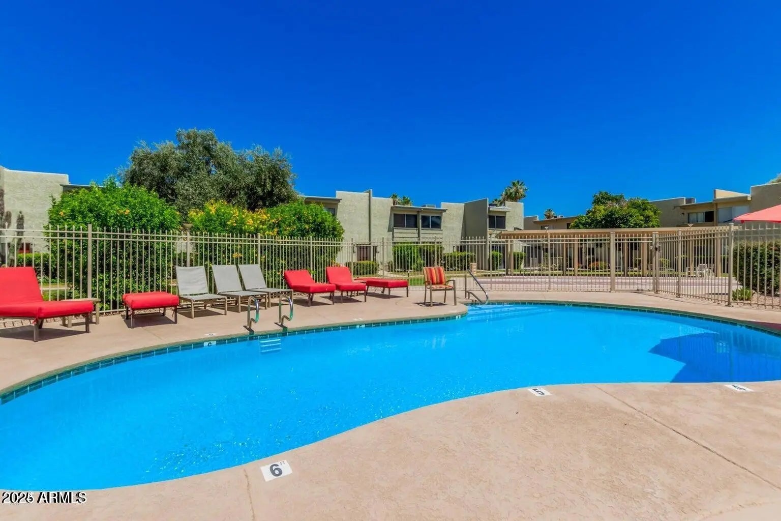 Photo of Listing #6886035