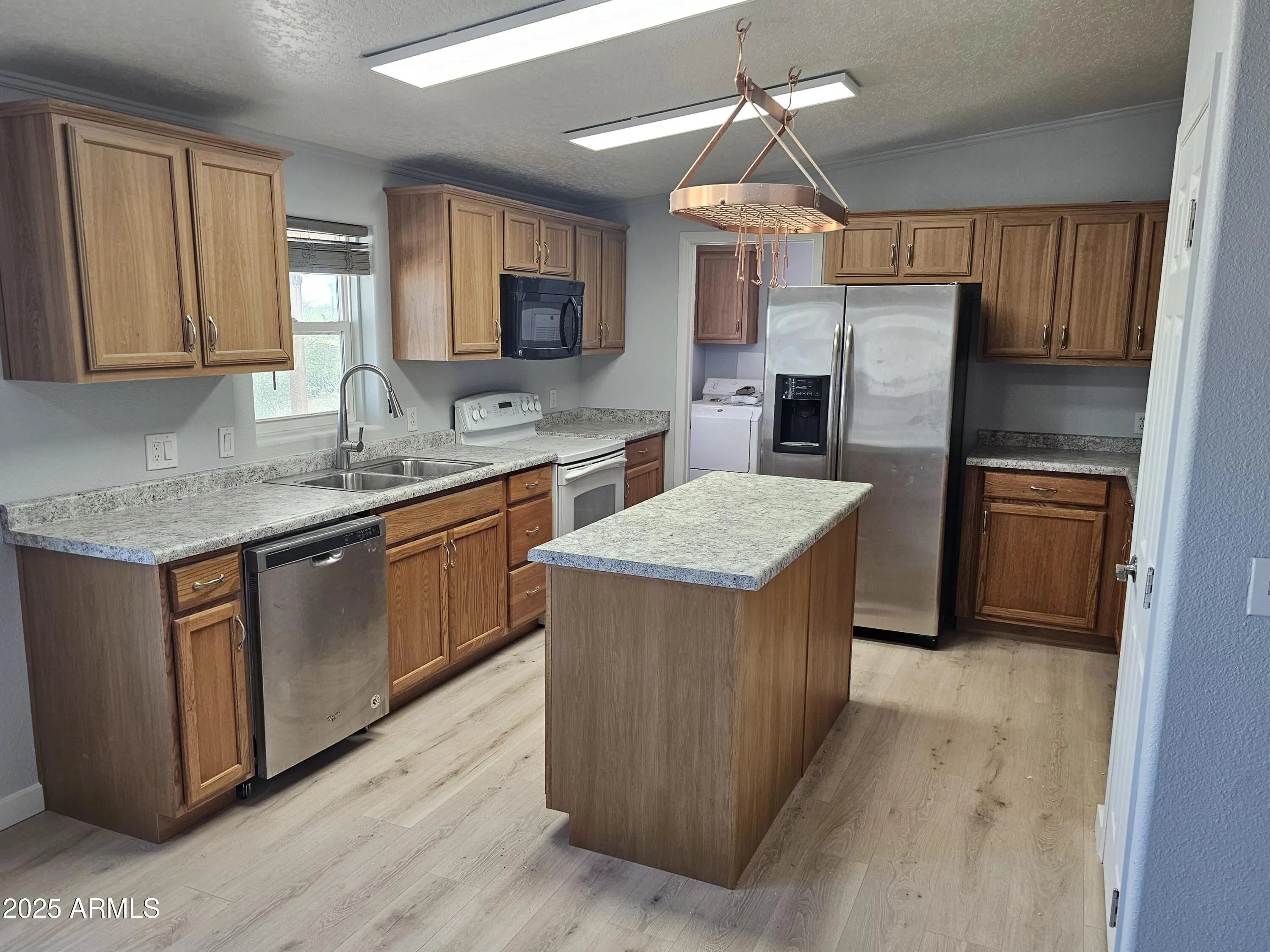 Photo of Listing #6887039