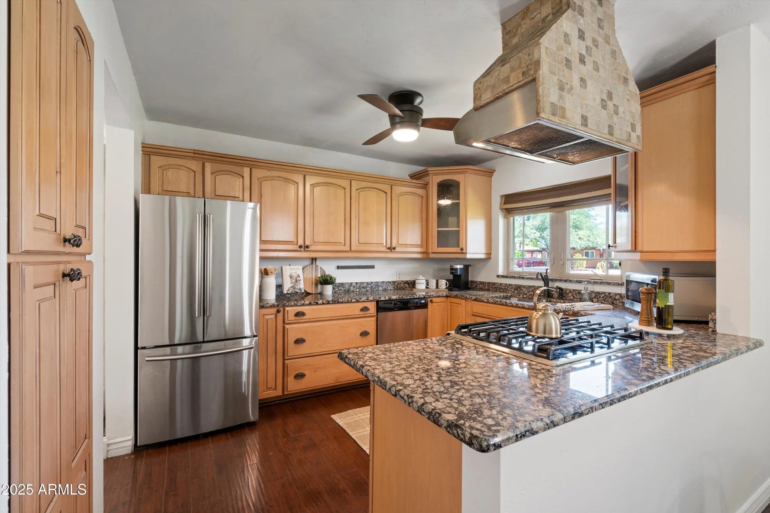 Photo of Listing #6887856