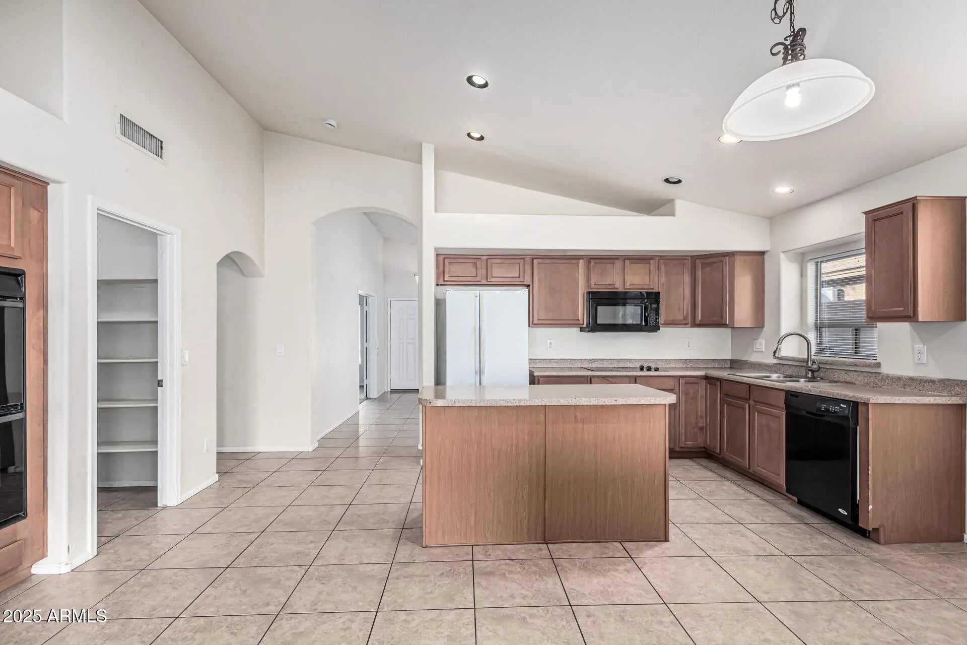 Photo of Listing #6893425