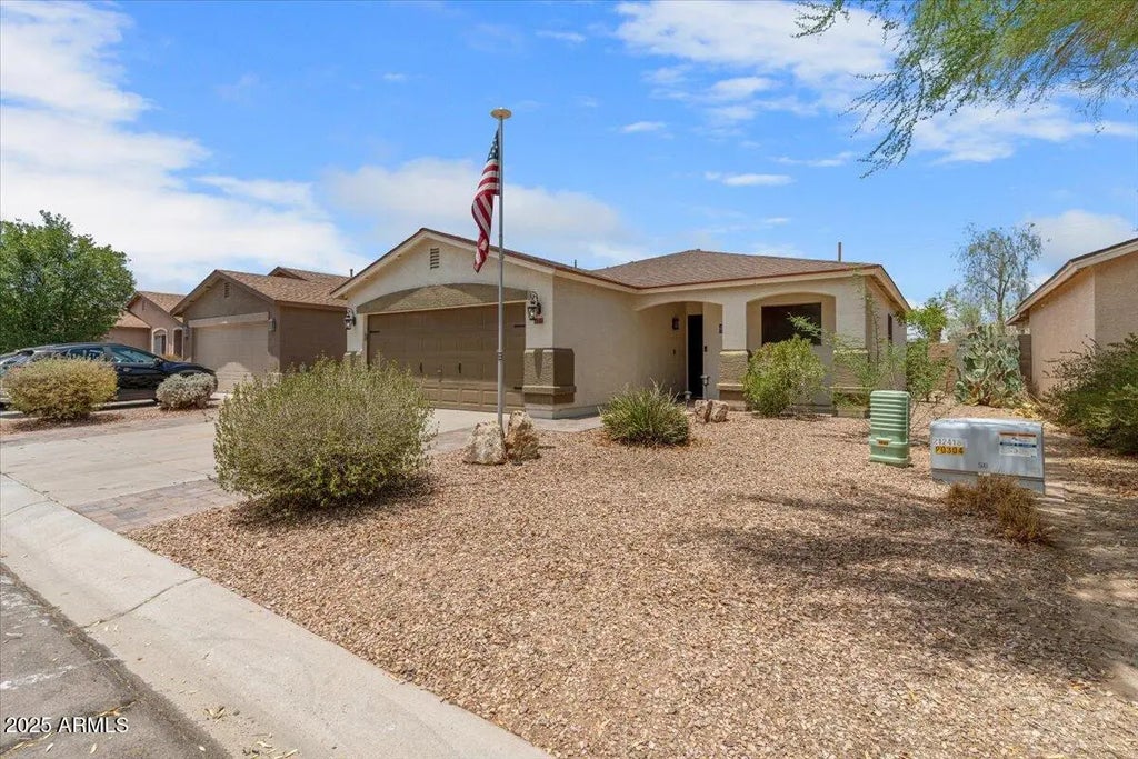 1046 E Silversmith Trail, San Tan Valley