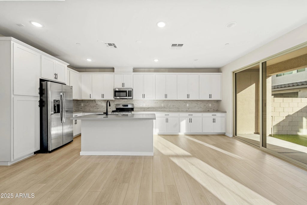 679 E Furness Drive (unit 101), Gilbert