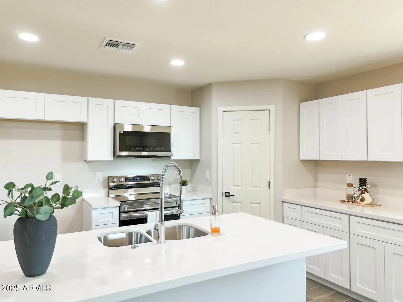 Photo of Listing #6887527