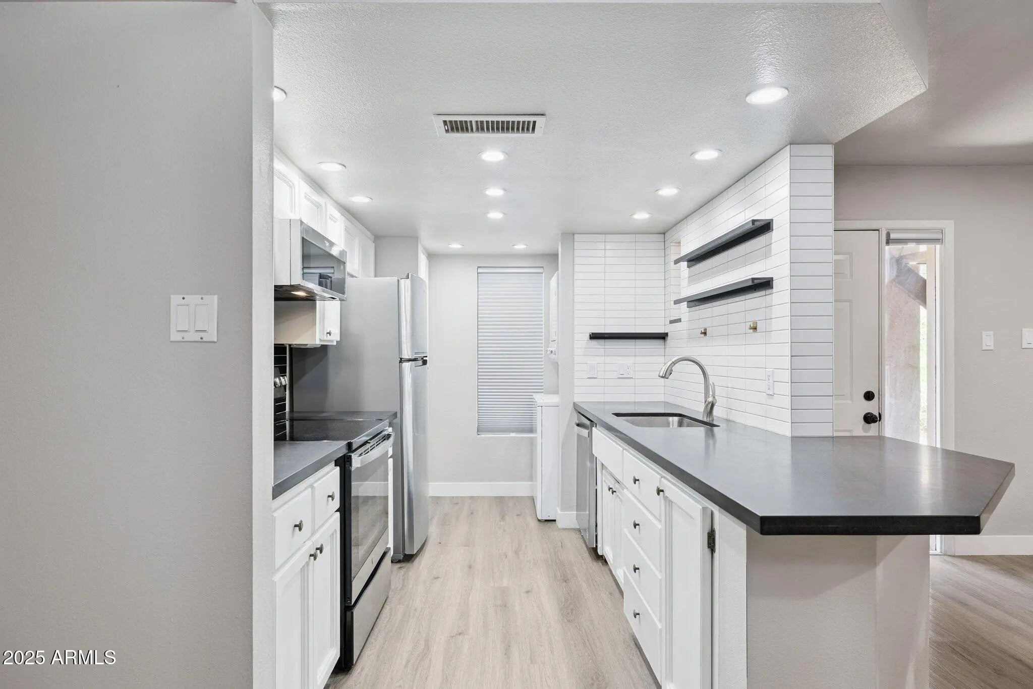 Photo of Listing #6891472