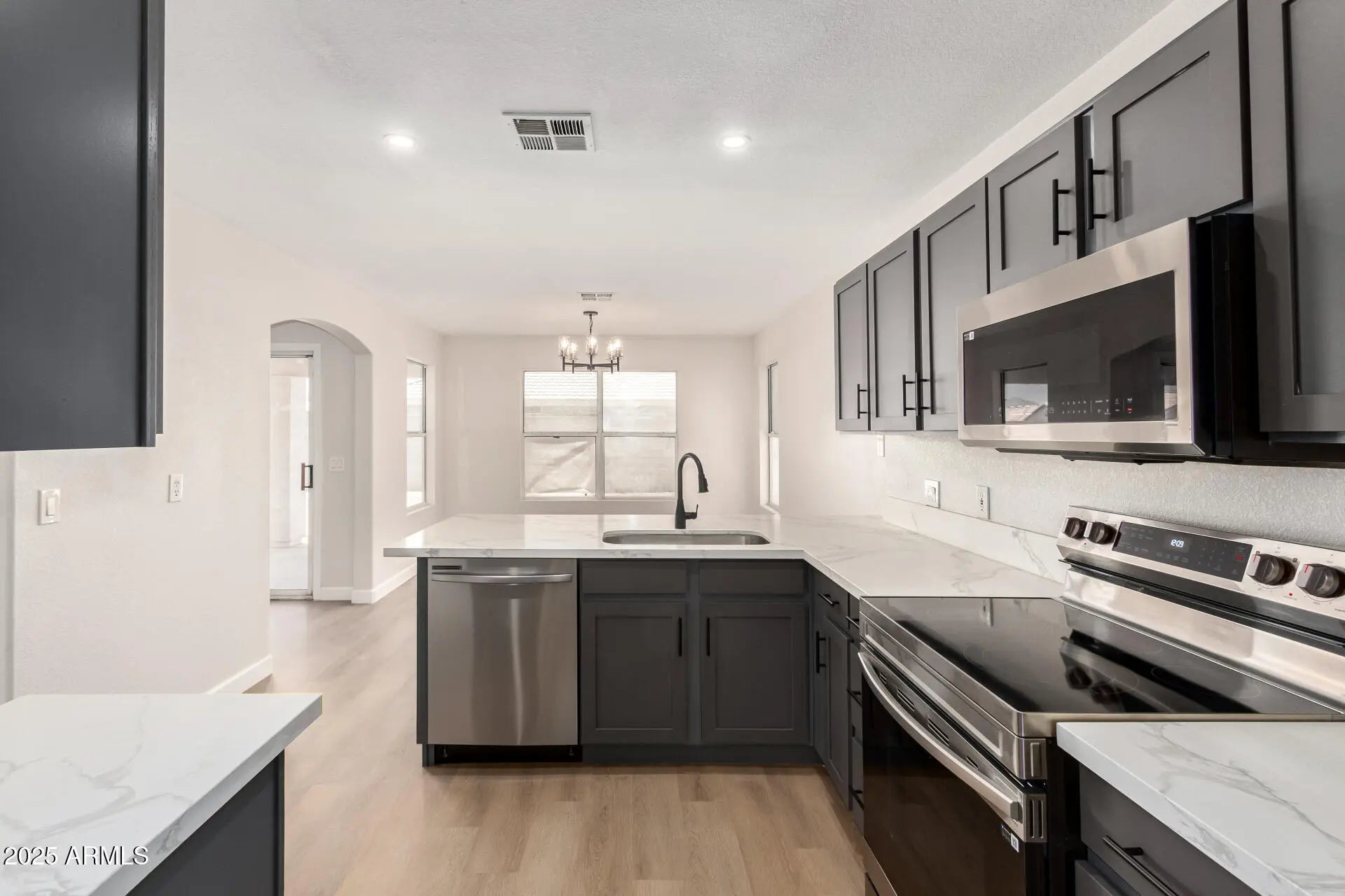 Photo of Listing #6887695