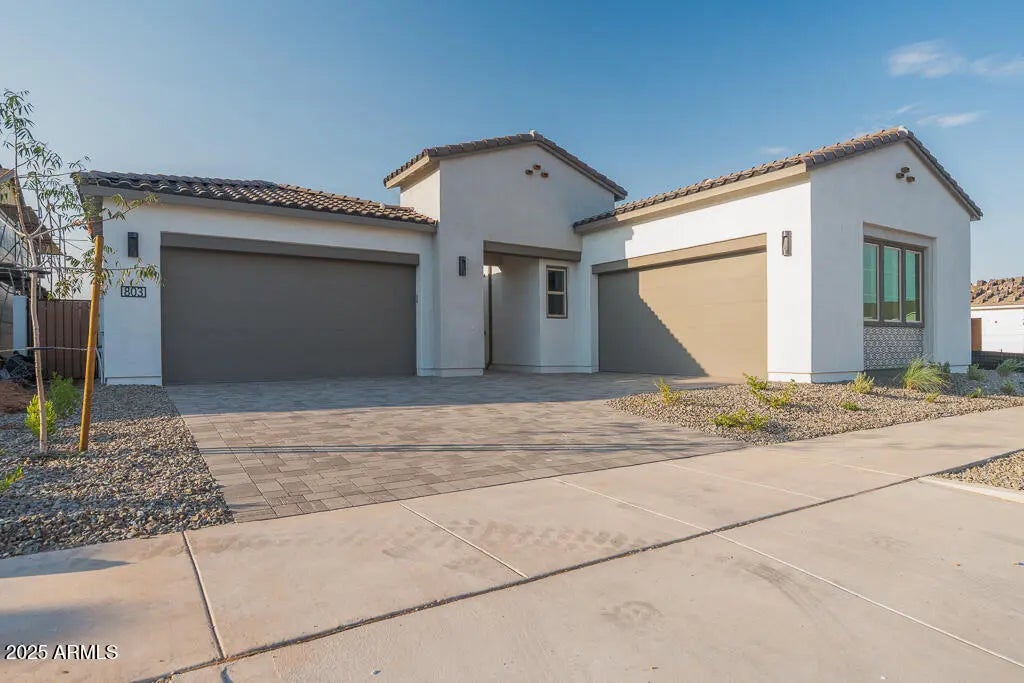 803 W J Waltz Way, Apache Junction